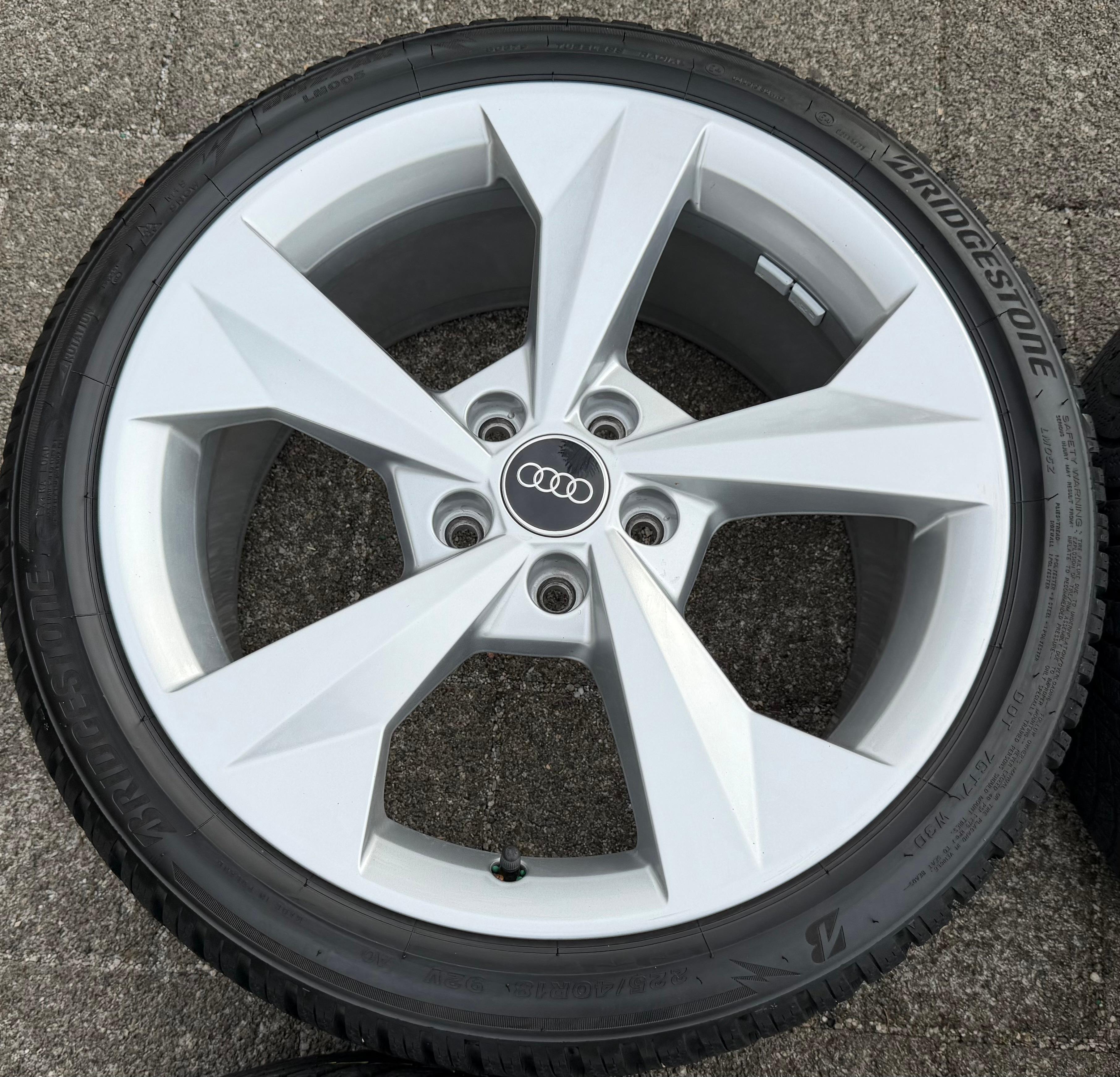 4 cerchi in lega originali da 18" per Audi A3 S3 8Y 8Y0601025J 8x18 ET46