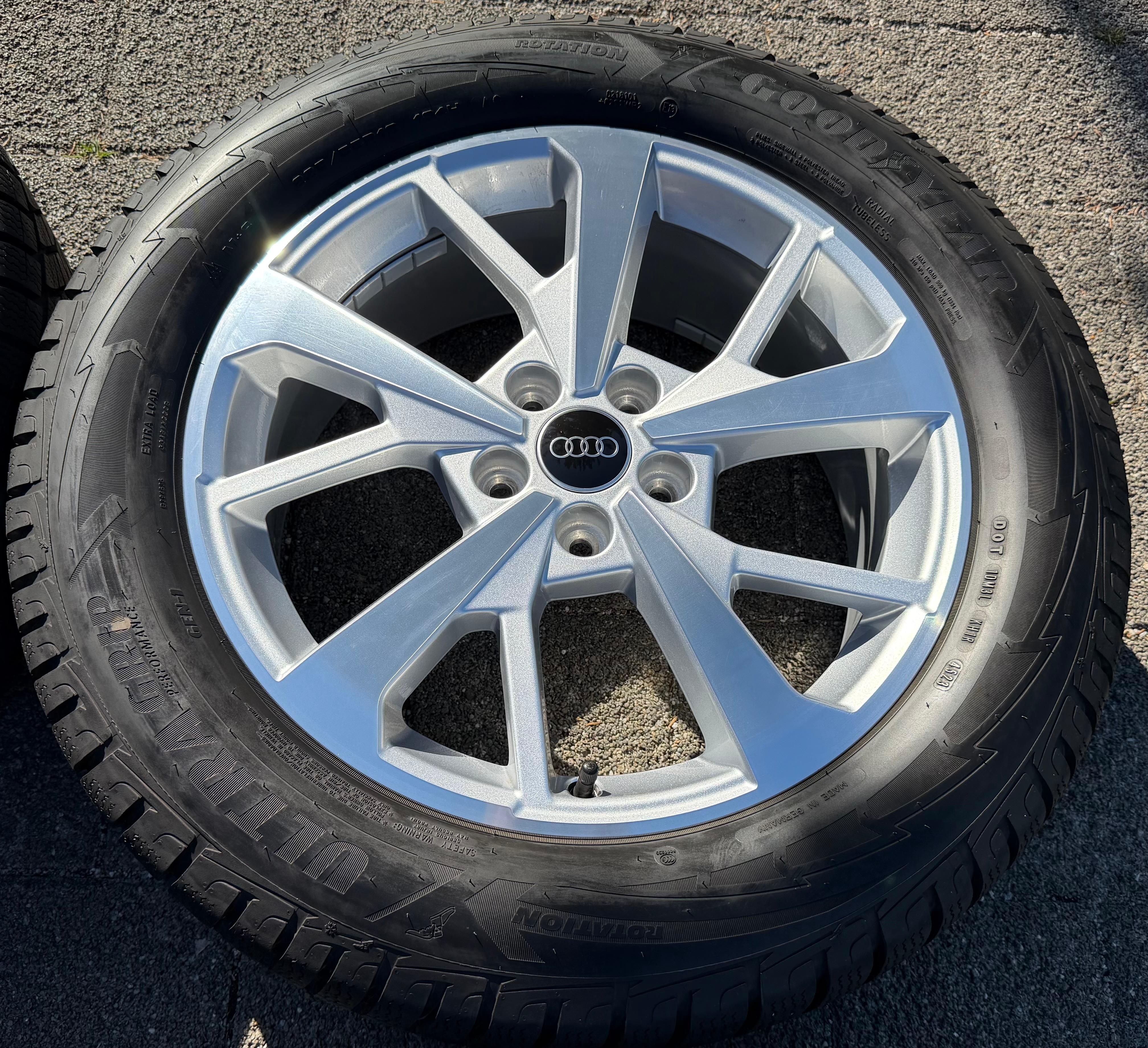 4 Original 18" Alu Winterräder Audi Q3 F3 83A 83A601025J 235/55R18 104H Goodyear