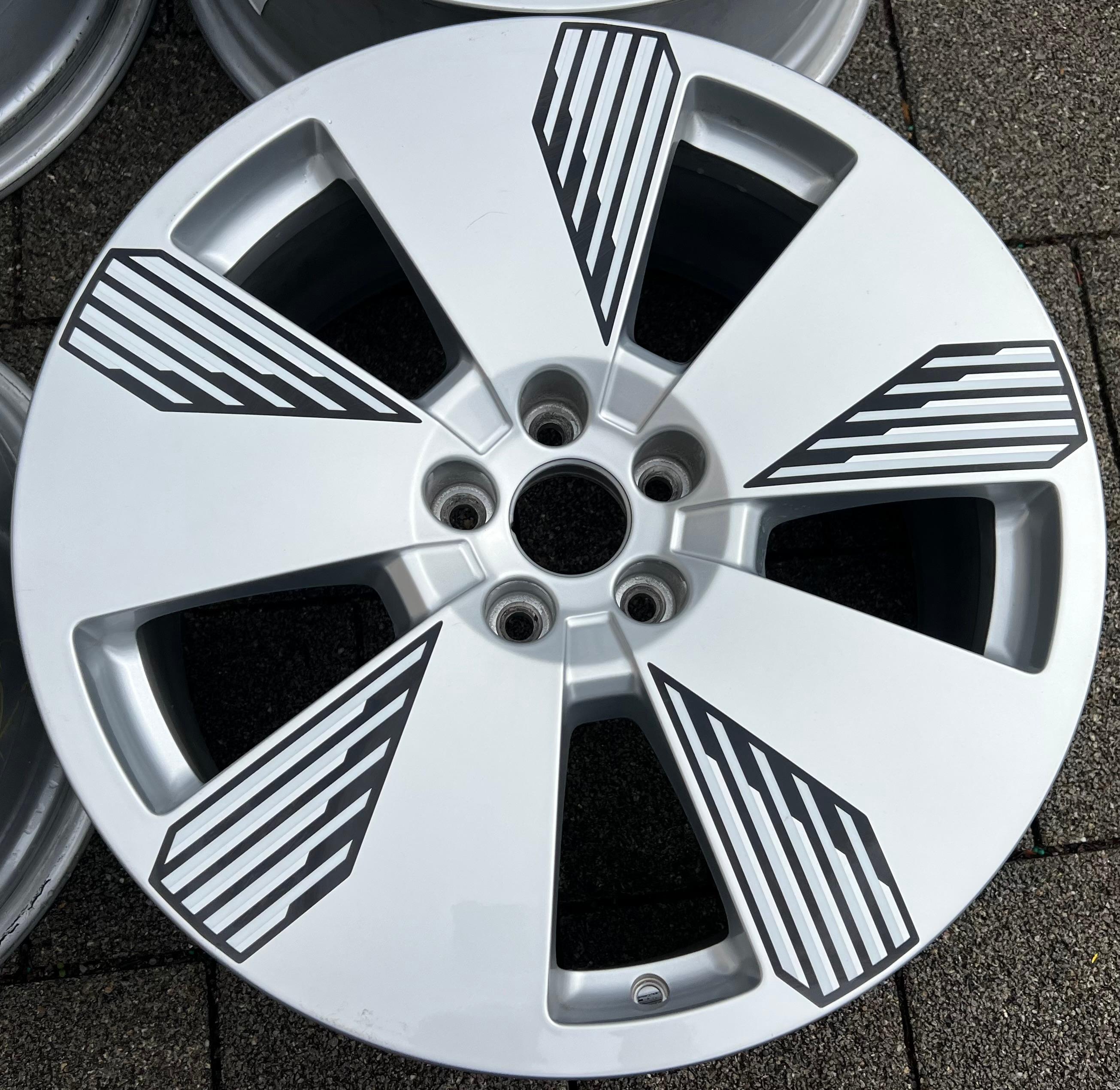4 ORIGINAL 19" ALUFELGEN AUDI E-TRON GEN 8,5x19 ET36 4KE601025Q FREIHAUS