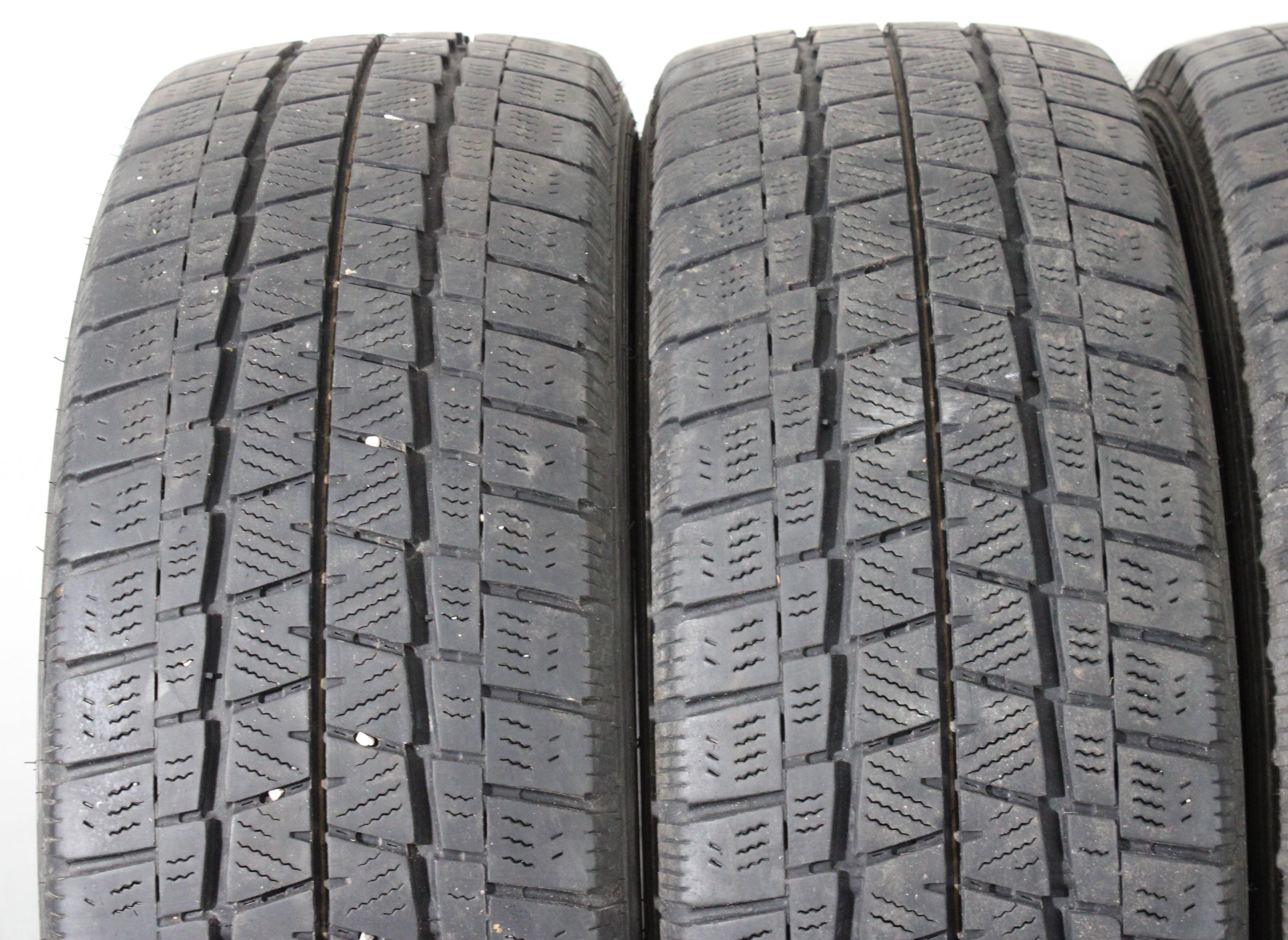 4 x 215/60R17C 109/107T winterbanden Falken Eurowinter Van01 2x5,5-6mm/2x6-6,5mm 2019