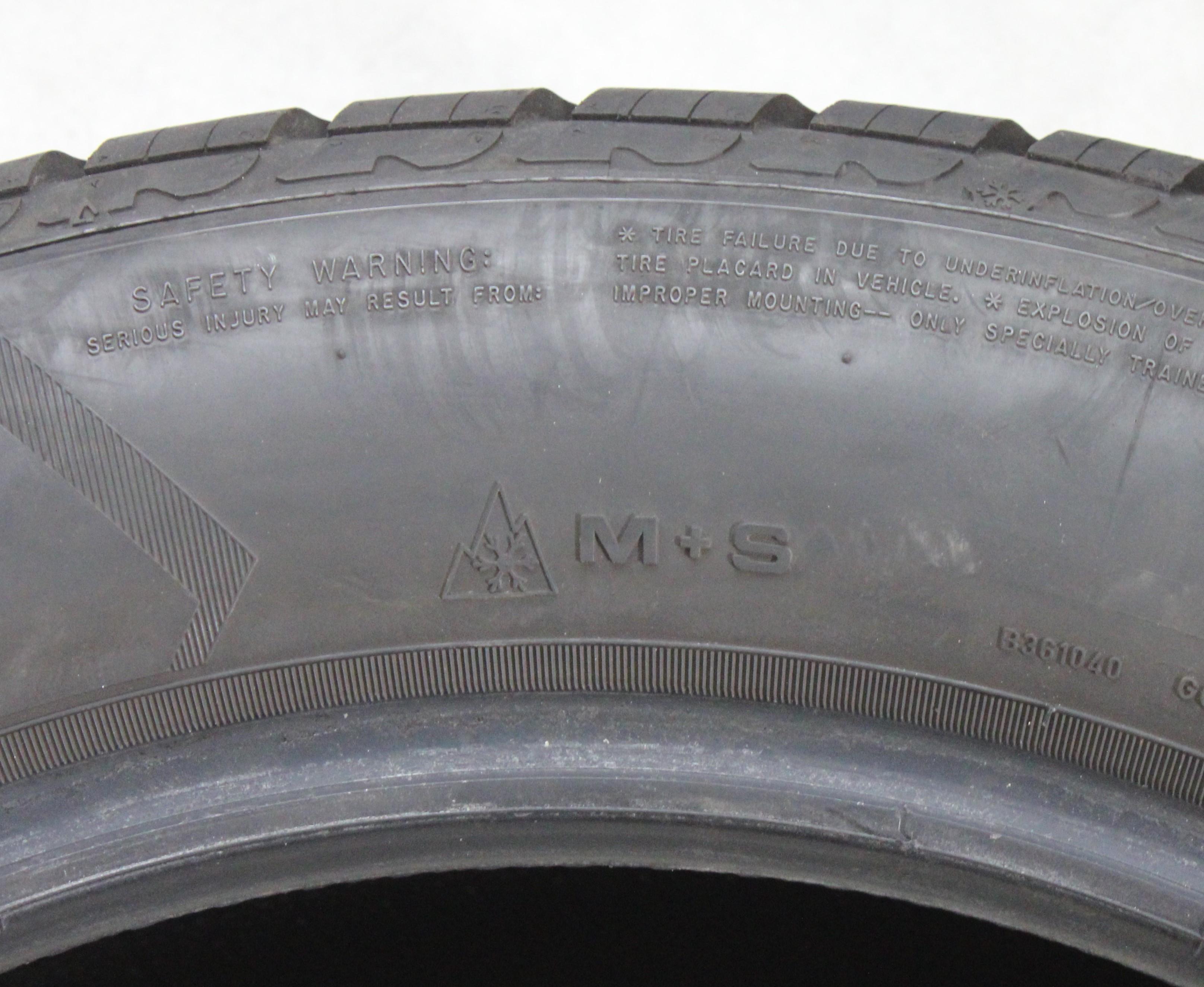 2 x 225/55R17 97H Winterreifen Goodyear Ultra Grip 8 Performance * 1x5-5,5mm/1x5,5-6mm 2016