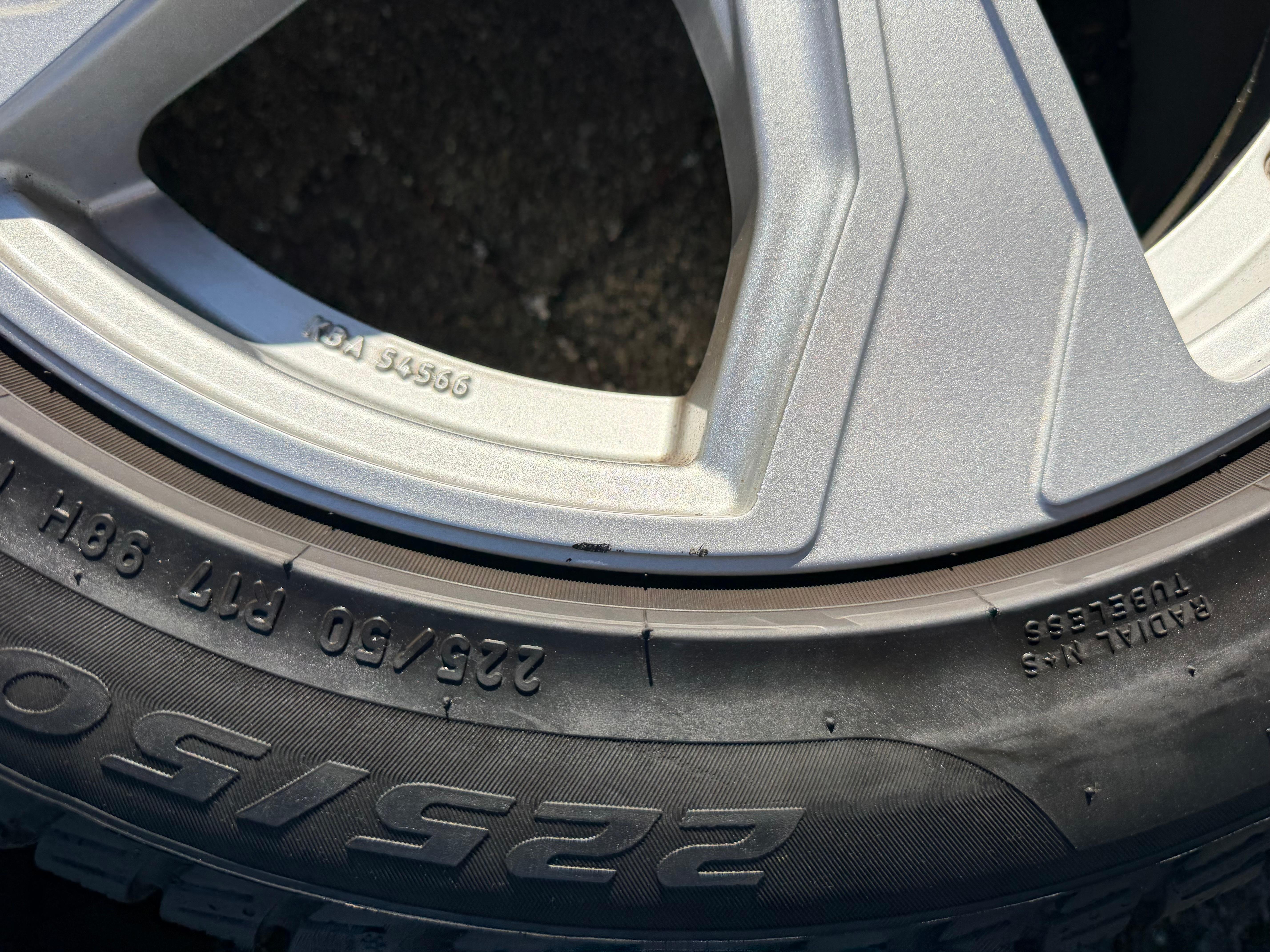 4 Alu 17" Winterräder Volvo S60 V60 V60 Cross Country S80 225/50R17 98H Pirelli
