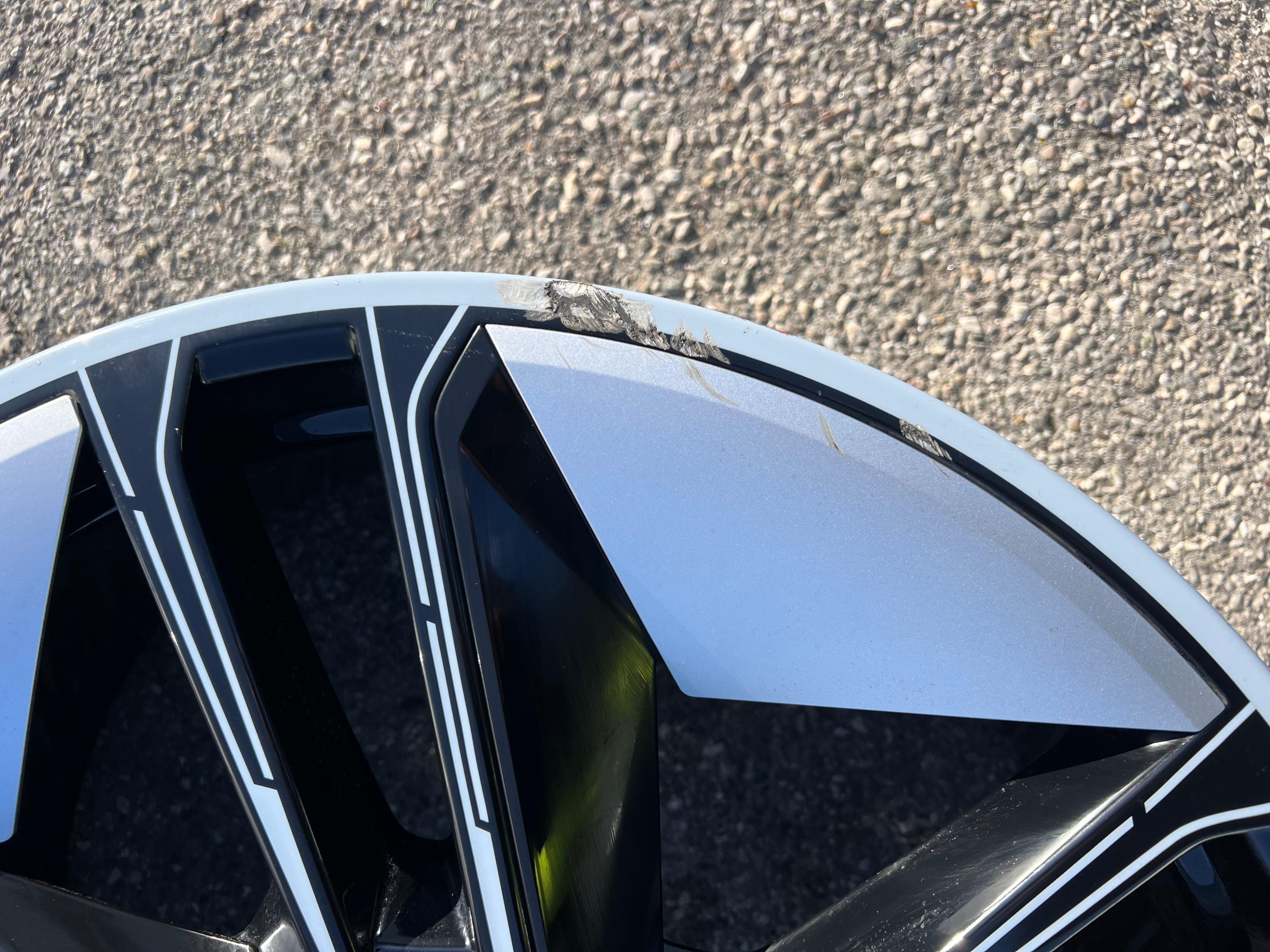 1 X CERCHIO ORIGINALE 21" IN ALLUMINIO AUDI E-TRON 4J3601025AC 9,5x21 ET60 FREIHAUS
