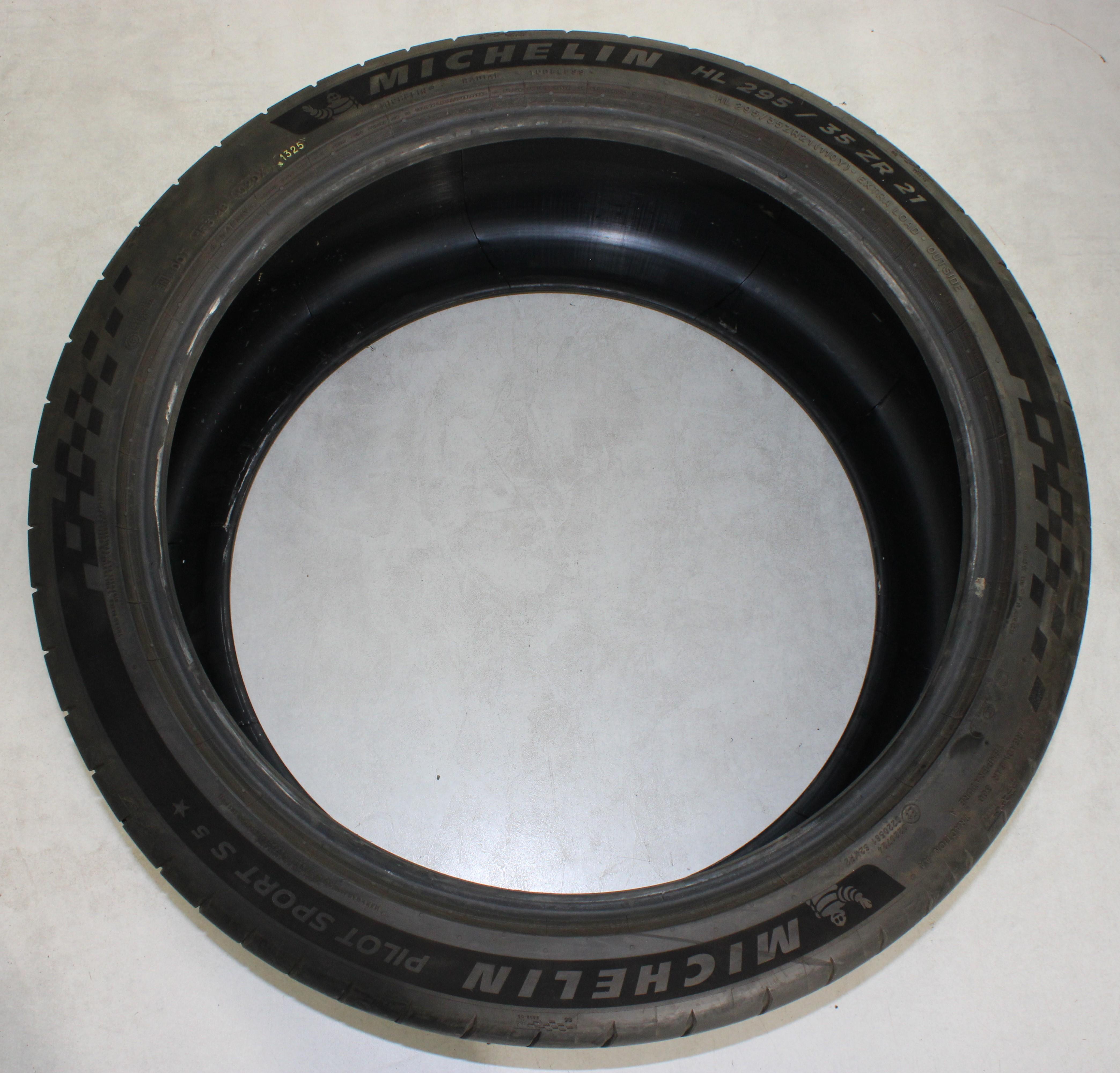 1 neumático de verano Michelin Pilot Sport S5 295/35R21 110Y * 5,5-6 mm 2025 XL