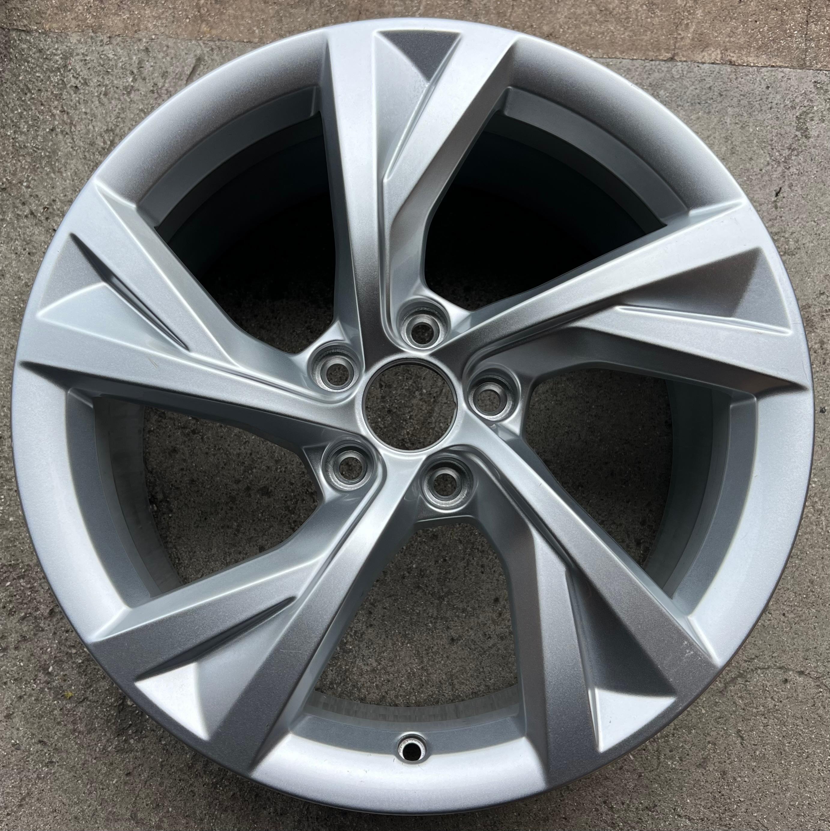 1 X ORIGINAL 18" ALUFELGE FELGE AUDI A4 8W 8W0601025EJ 8x18 ET40 FREIHAUS