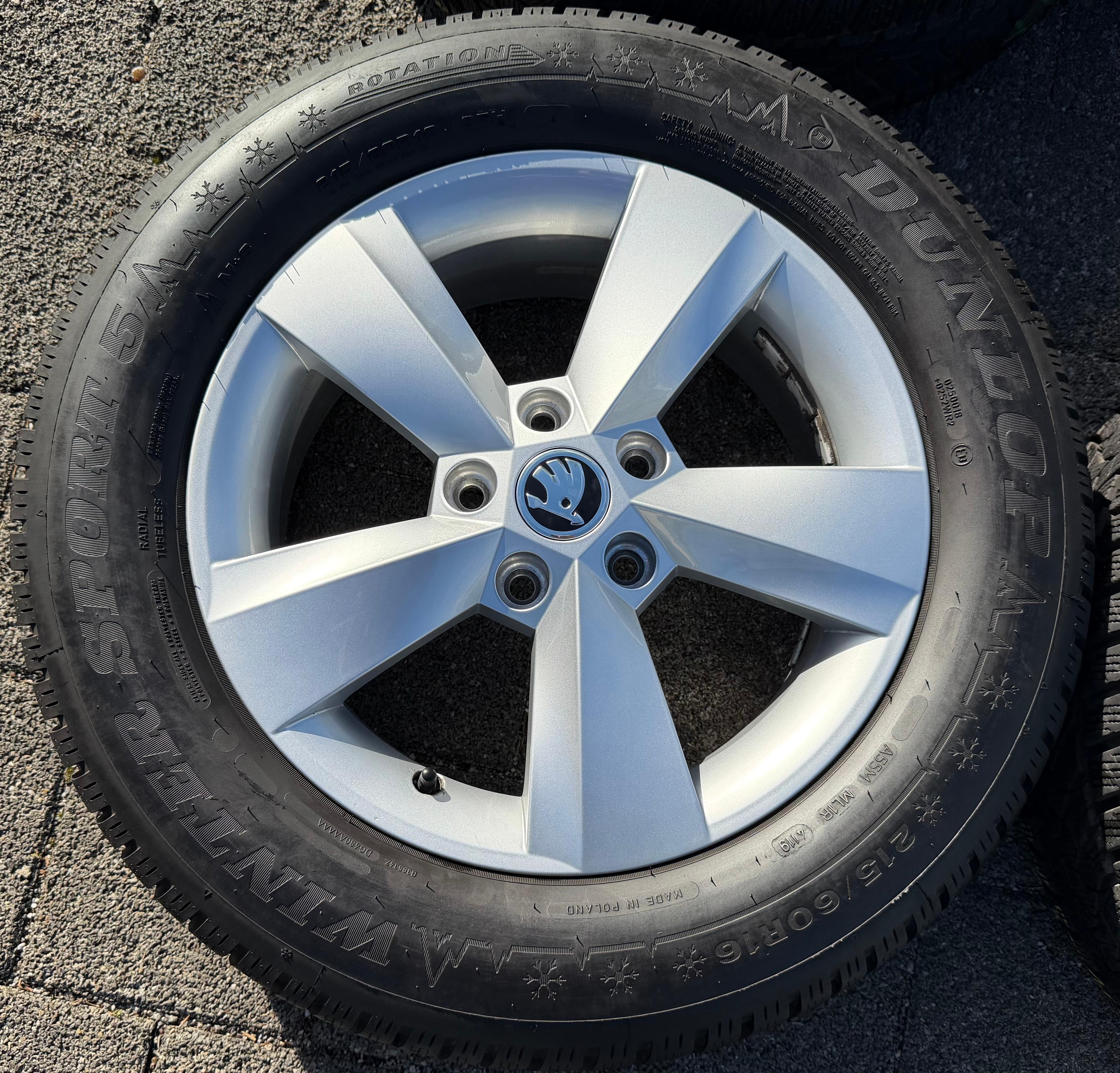 4 Original Alu Winterräder Skoda Karoq NU7 Nanuq 215/60R16 95H Dunlop 7,5-8MM