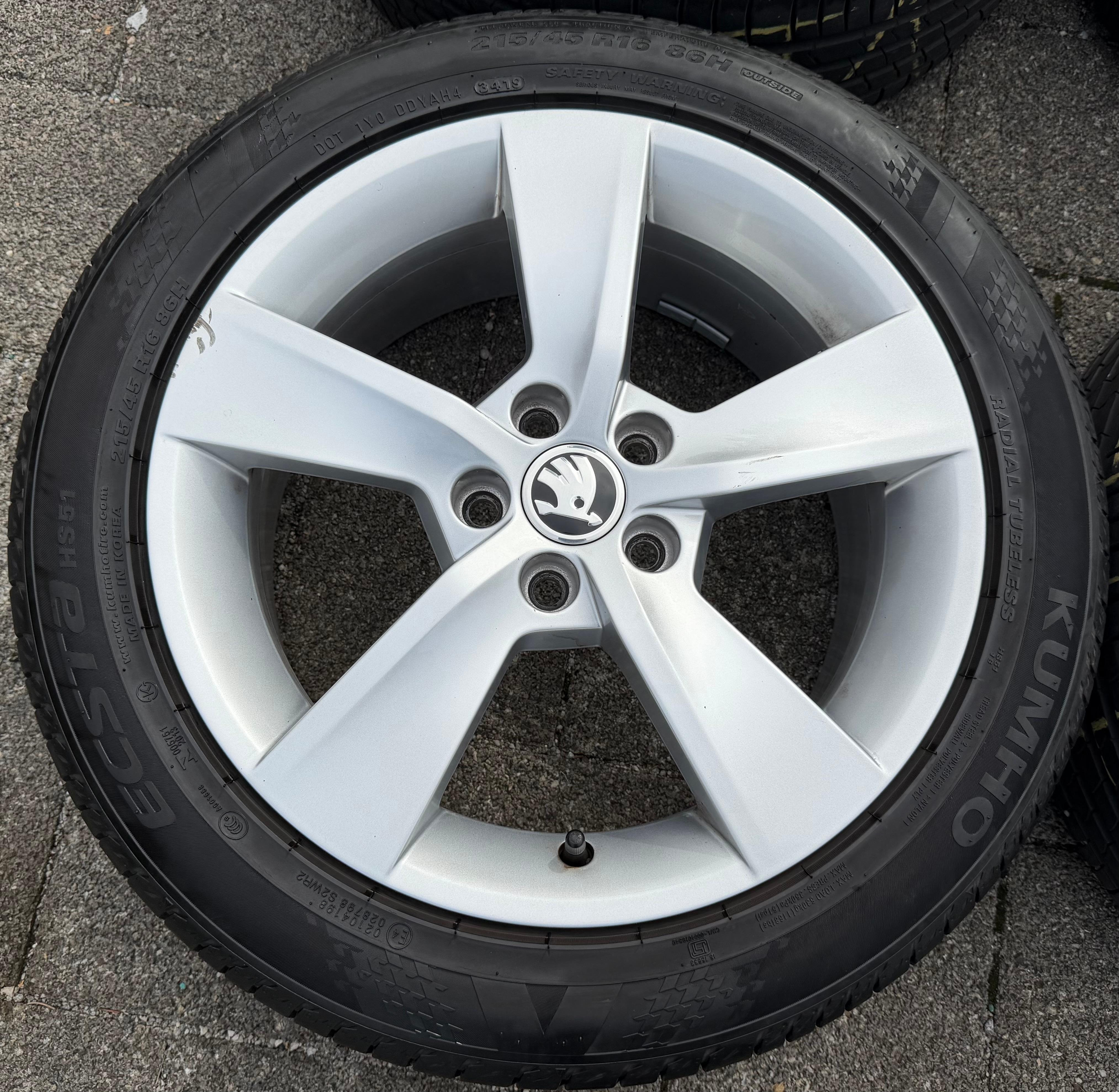 4 ruote estive in lega originali da 16" per Skoda Fabia 3 215/45R16 86H 5JA601025AD