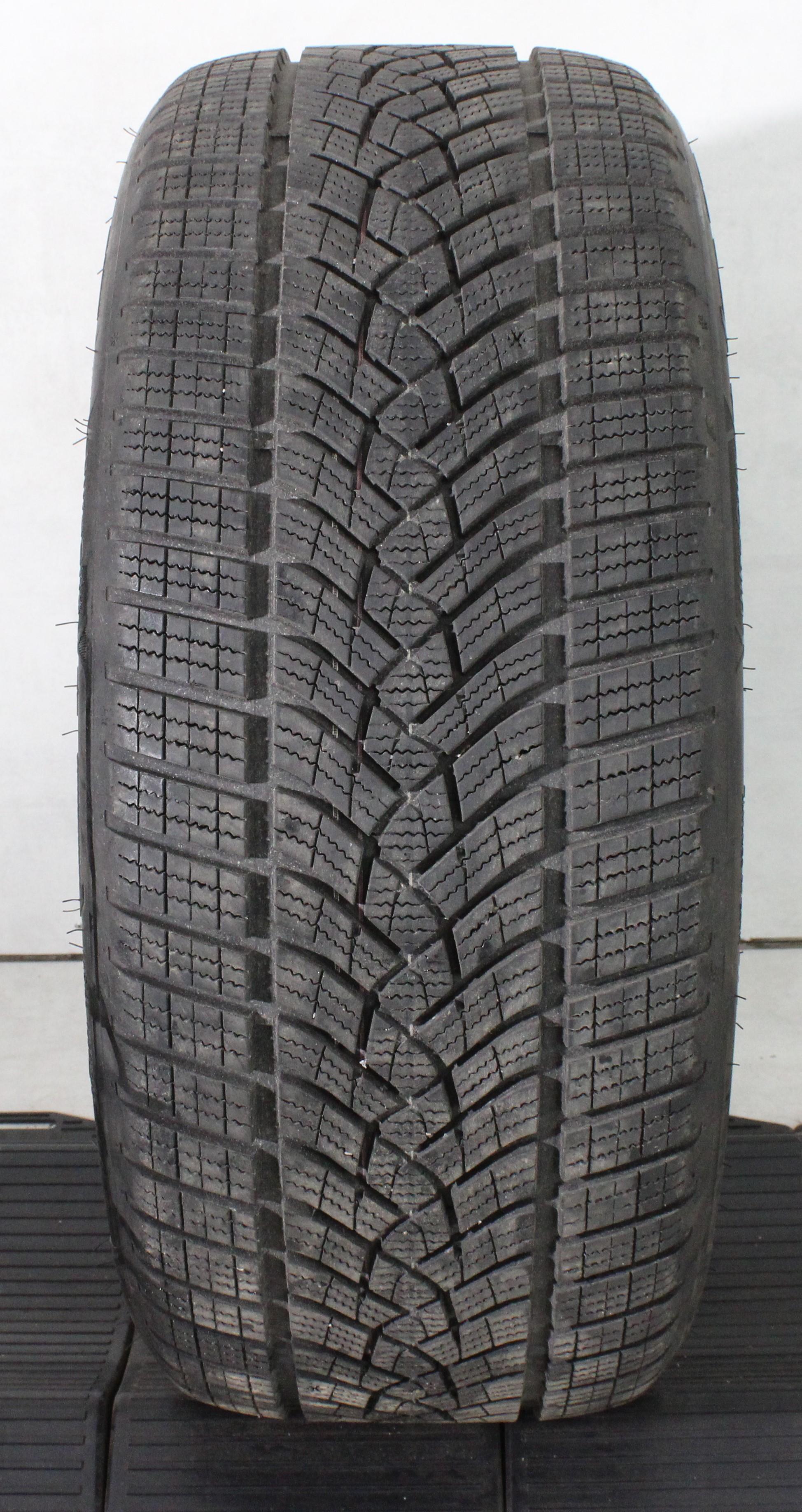 1 x 245/40R19 98V Winterreifen Goodyear Ultra Grip Performance + * 7mm 2021 XL