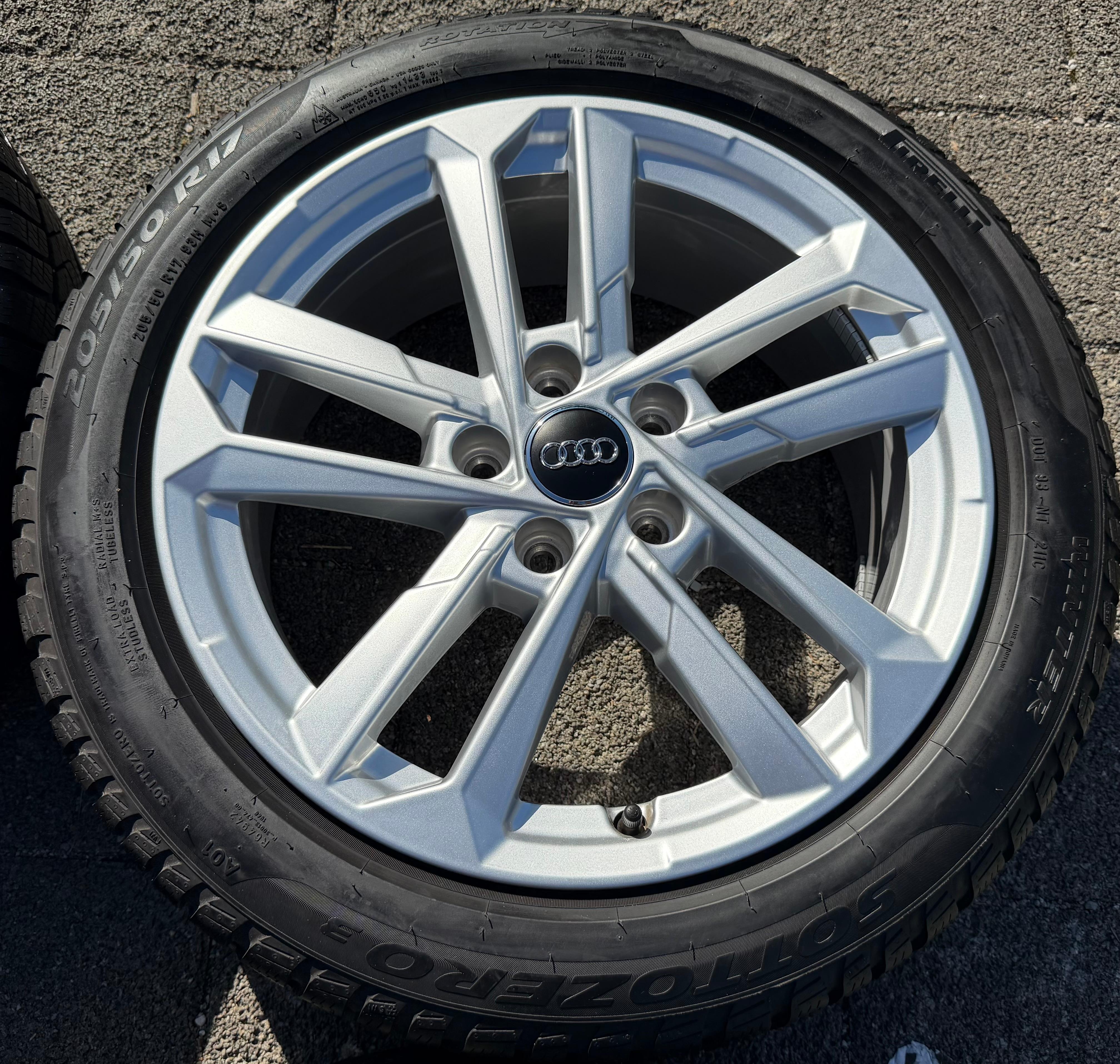 4 Original 17" Alu Winterräder Audi A3 S3 8Y 8Y0601025L 205/50R17 93H Pirelli