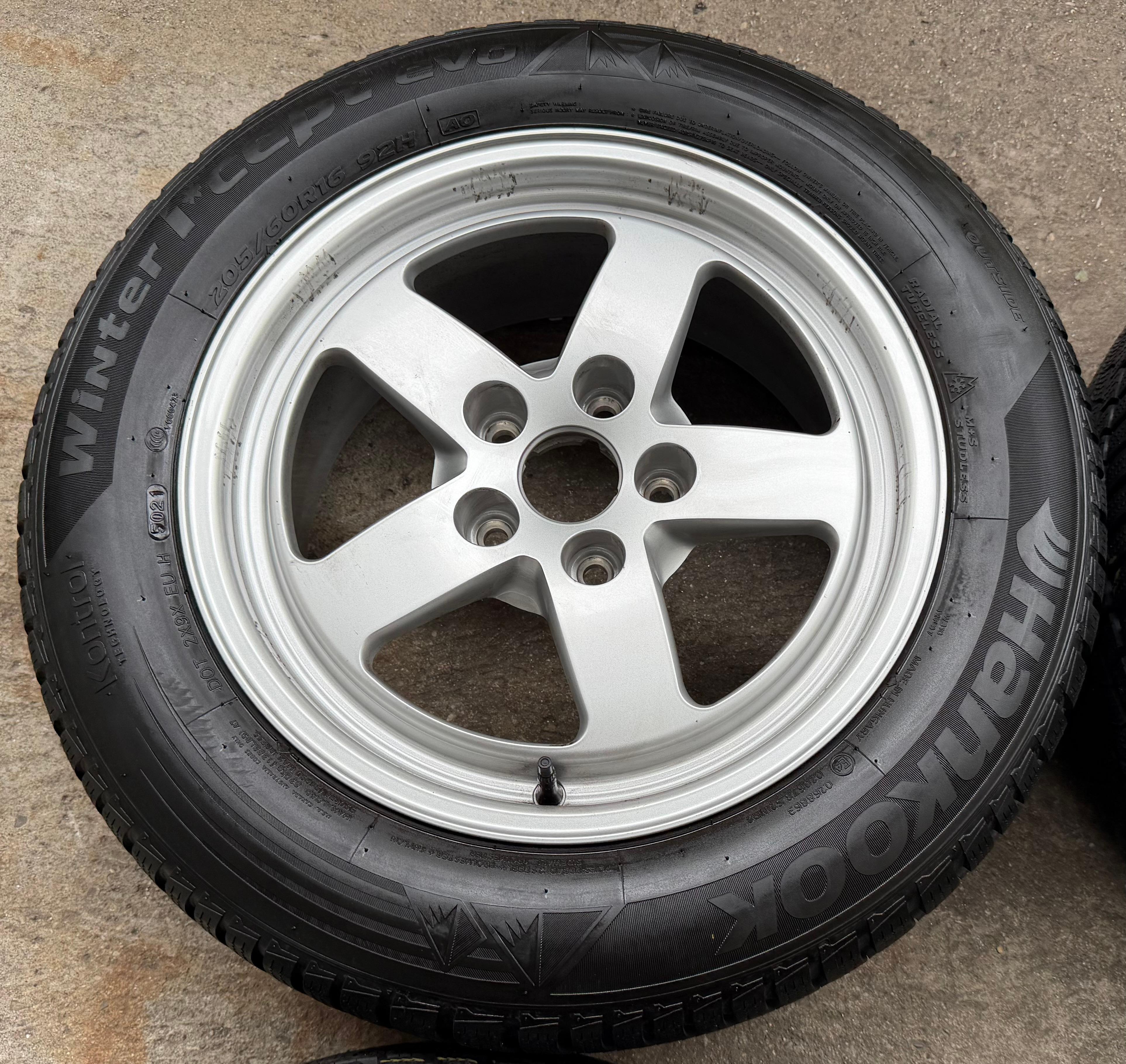 4 Original Alu Winterräder Audi A4 B9 8W 205/60R16 92H 8W0601025 Hankook