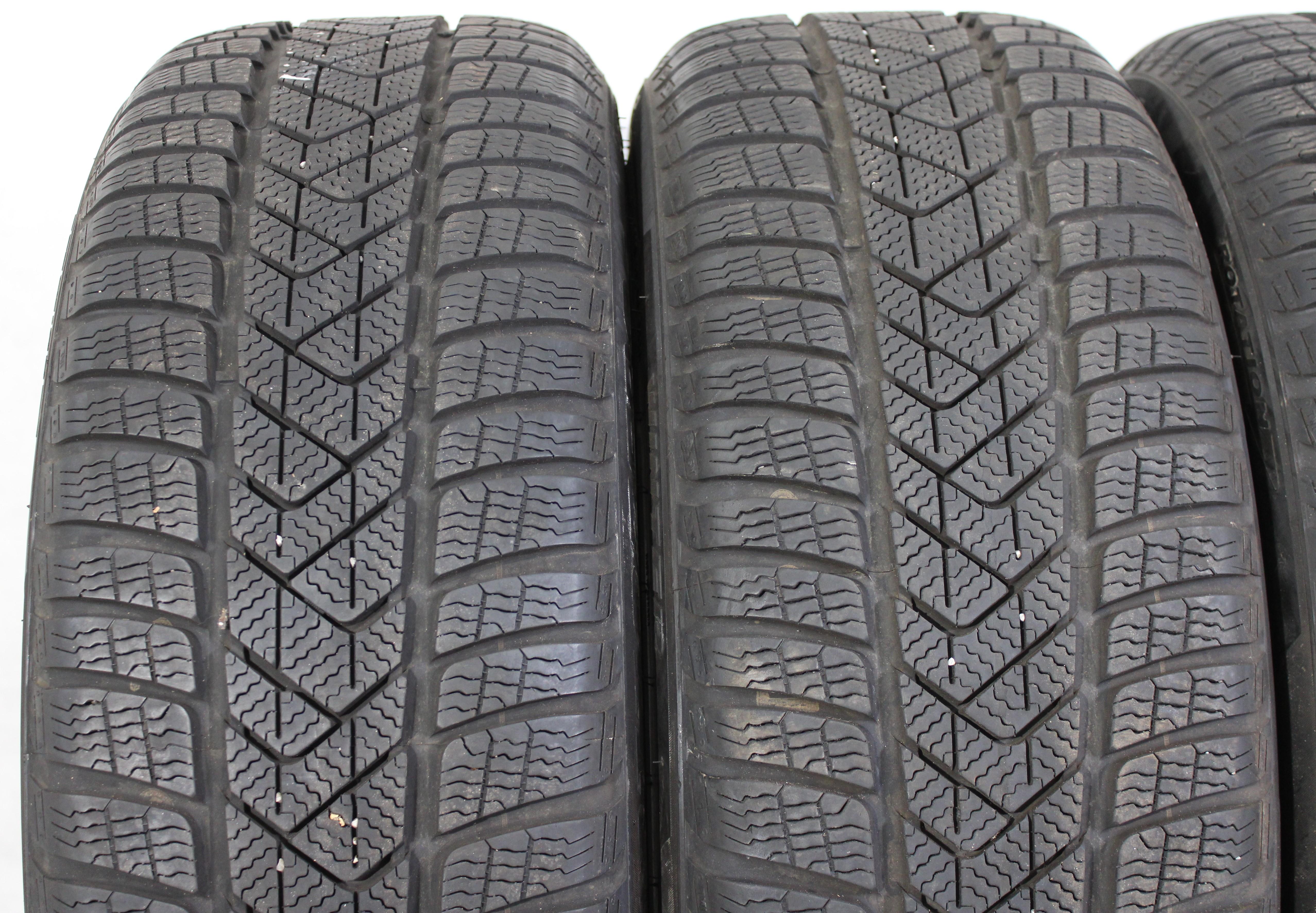 4 x 225/45R19 96V pneumatici invernali Pirelli Sottozero 3 Runflat 7-7,5mm 3x2019/1x2020 *