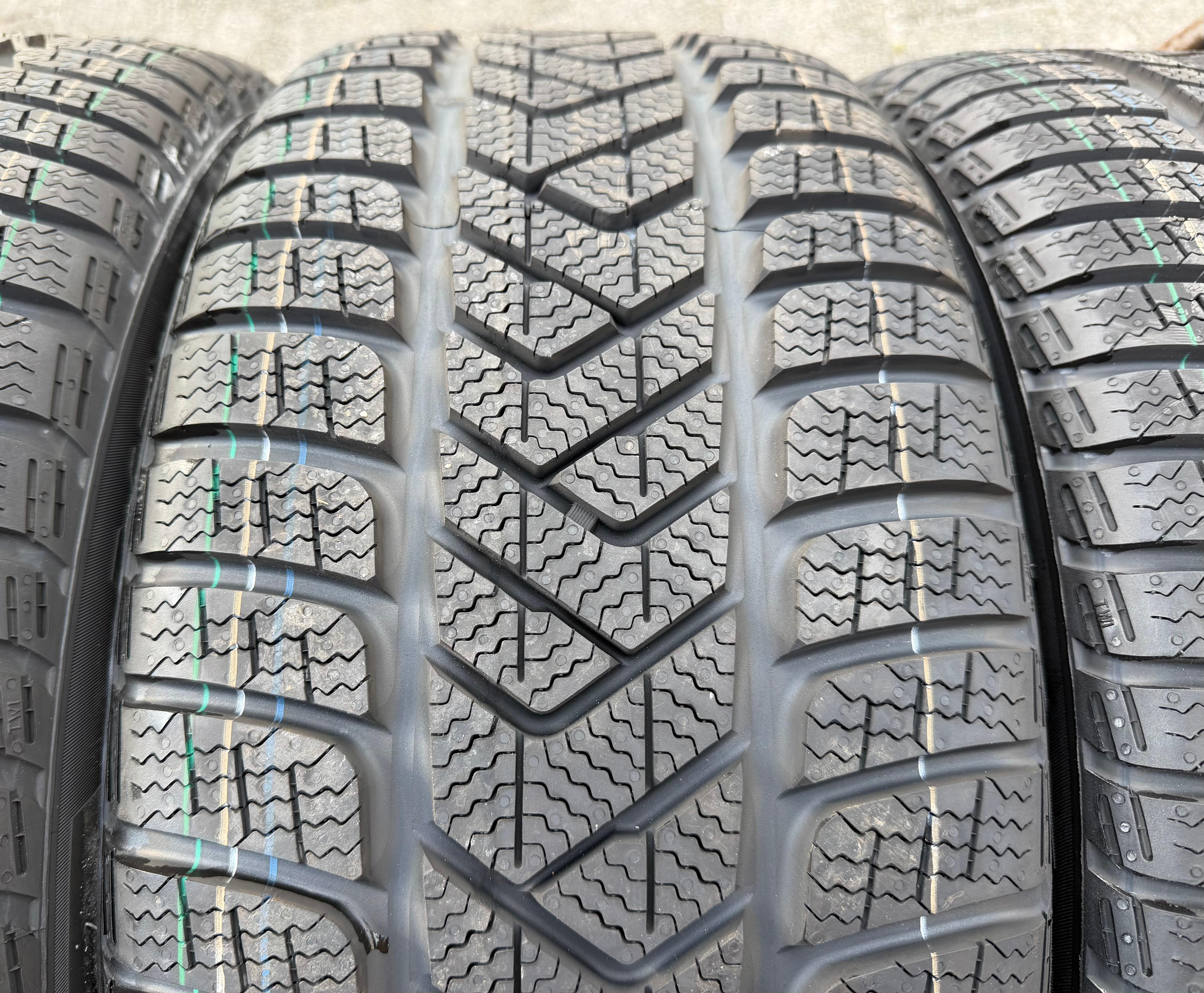 4 Original 18" Alu Winterräder Audi A4 S4 8W B9 8W0601025H 245/40R18 97V Pirelli