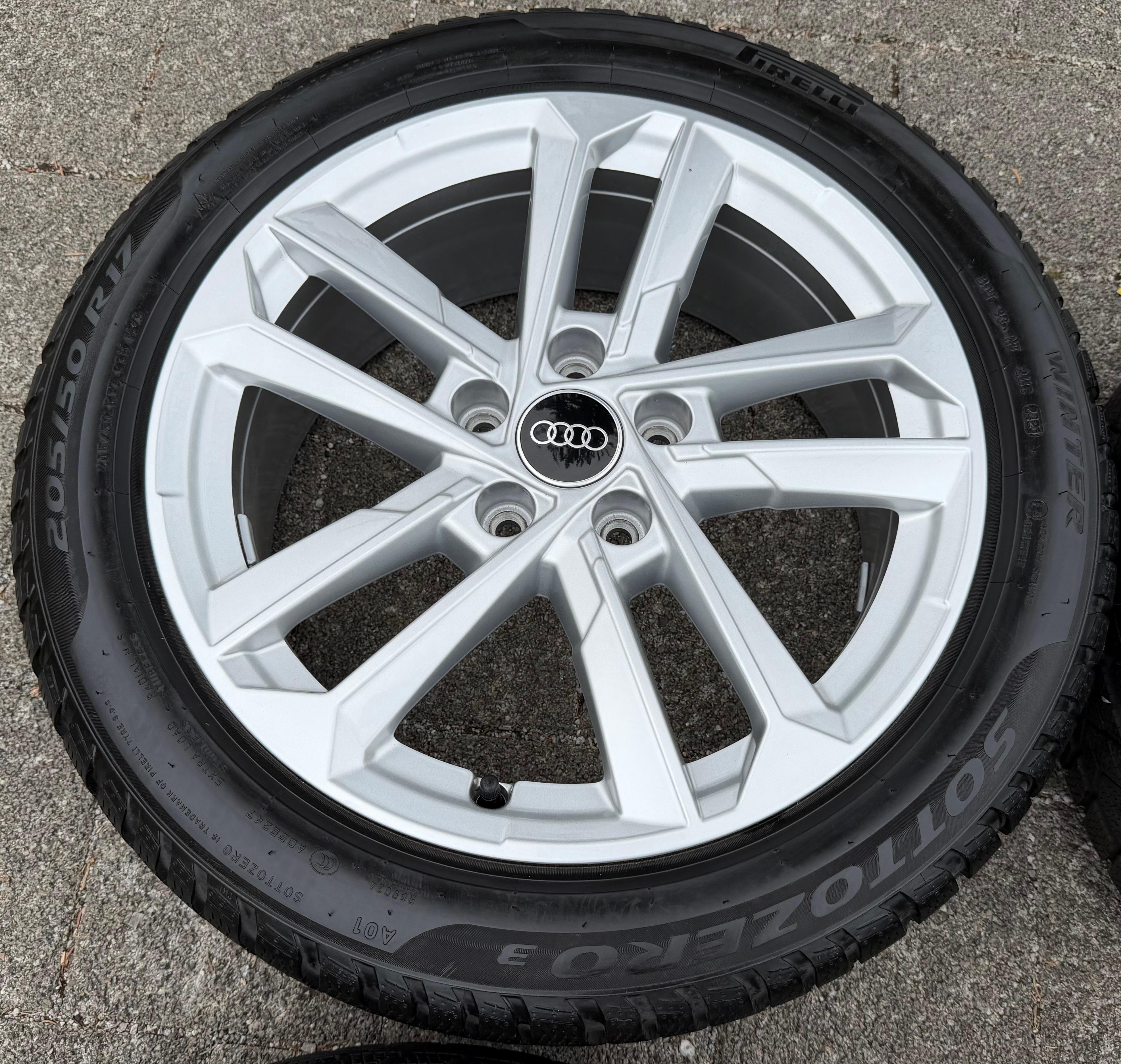 4 ruote complete in lega originali da 17" invernali Audi A3 S3 8Y 8Y0601025L 205/50R17 93H Pirelli