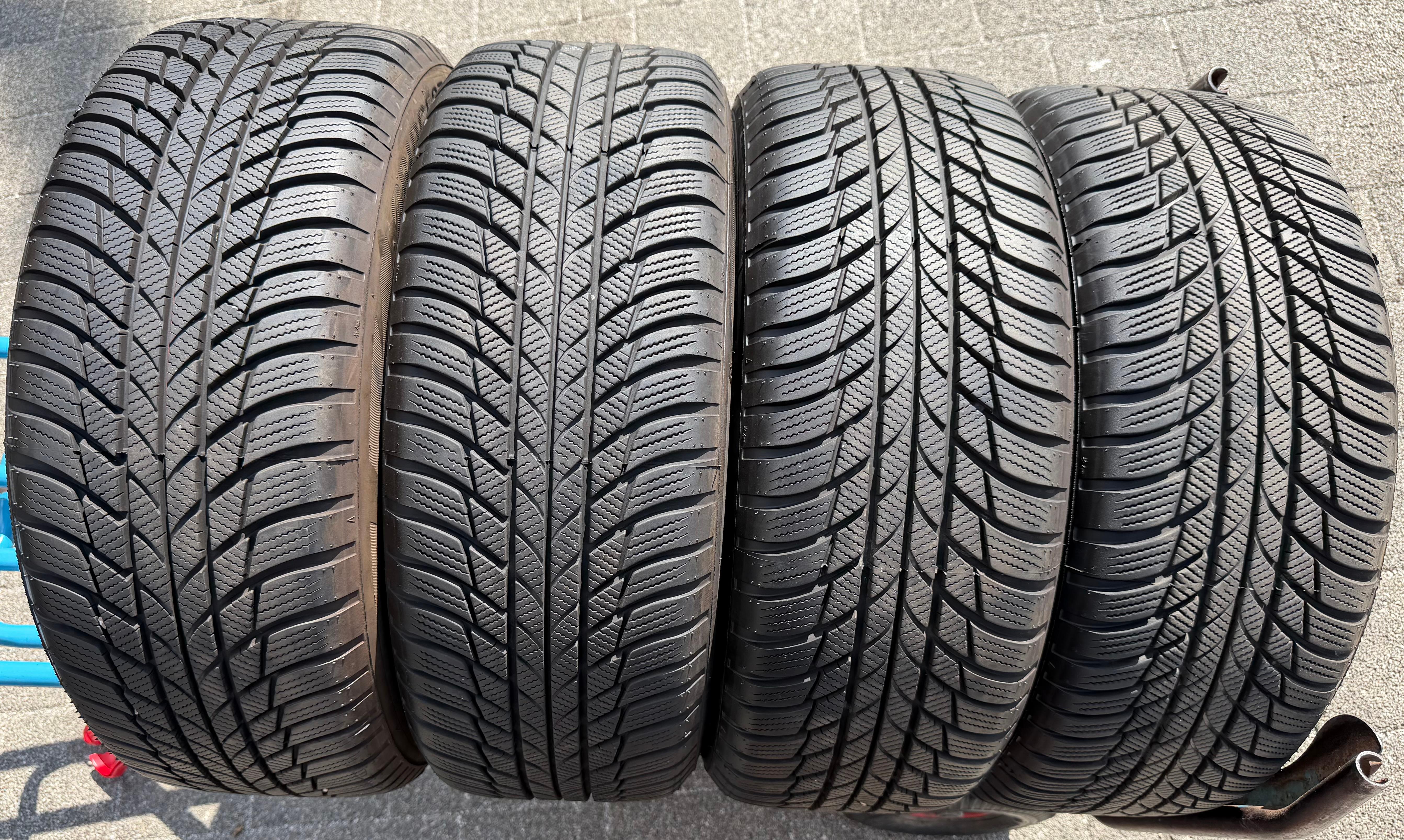 4 ruote complete in lega originali da 17" per Audi Q2 215/55R17 94V Bridgestone 2023