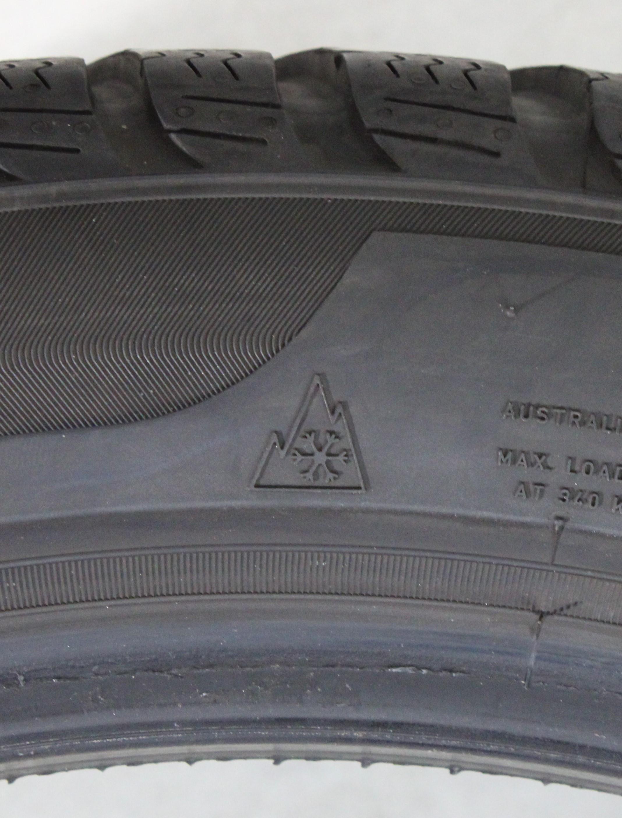 2 x 255/40R18 99V Winterreifen Pirelli Sottozero 3 Runflat 1x4-4,5mm/1x4,5-5mm 2018 *