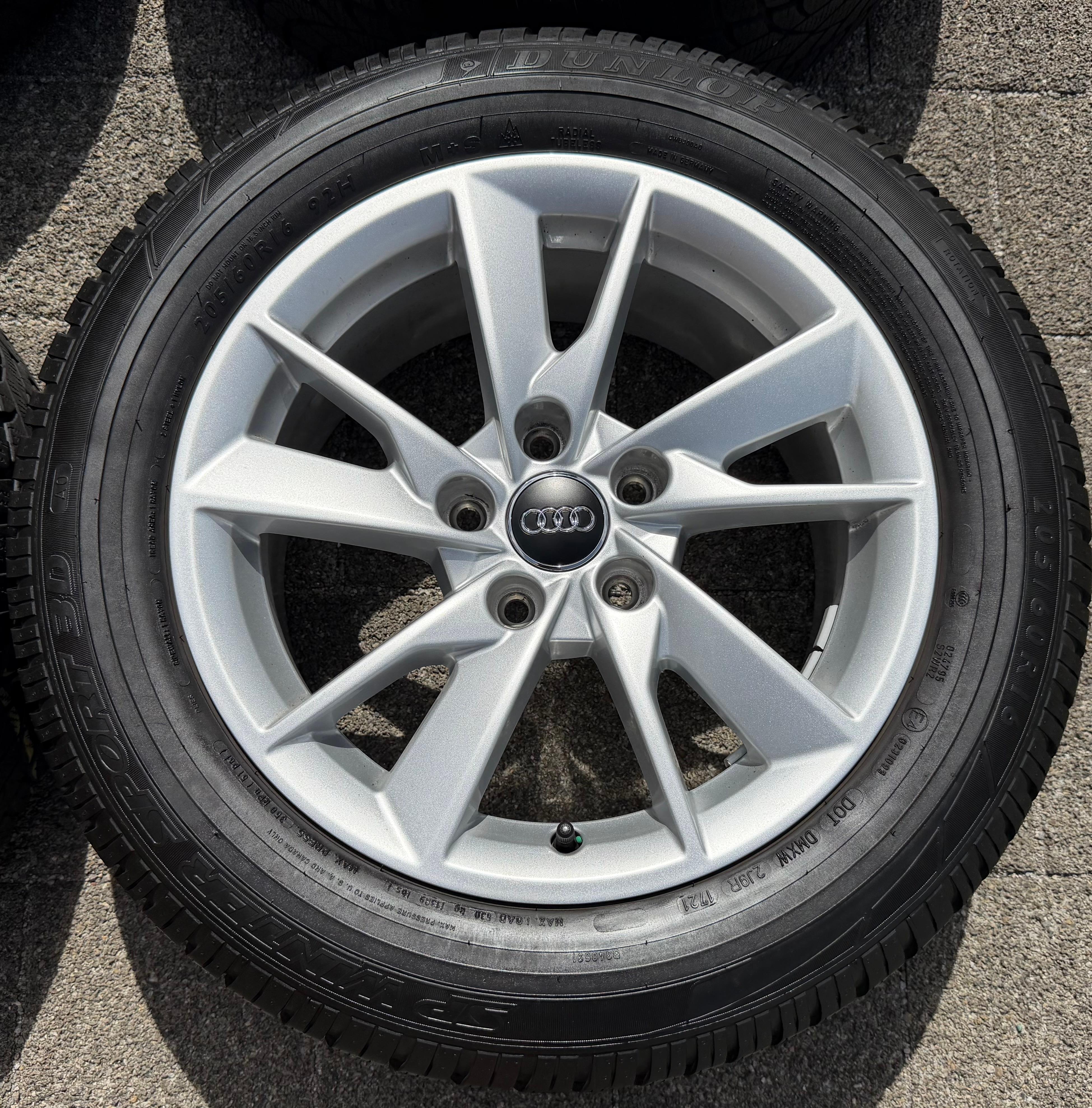 4 Original Alu Winterräder Audi A4 8W B9 8W0601025A 205/60R16 92H Dunlop