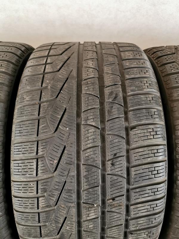 2 x 235/40R19 92V 2 x 295/35R19 100V Neumáticos de invierno Pirelli Sottozero 2 N0 5mm 2012