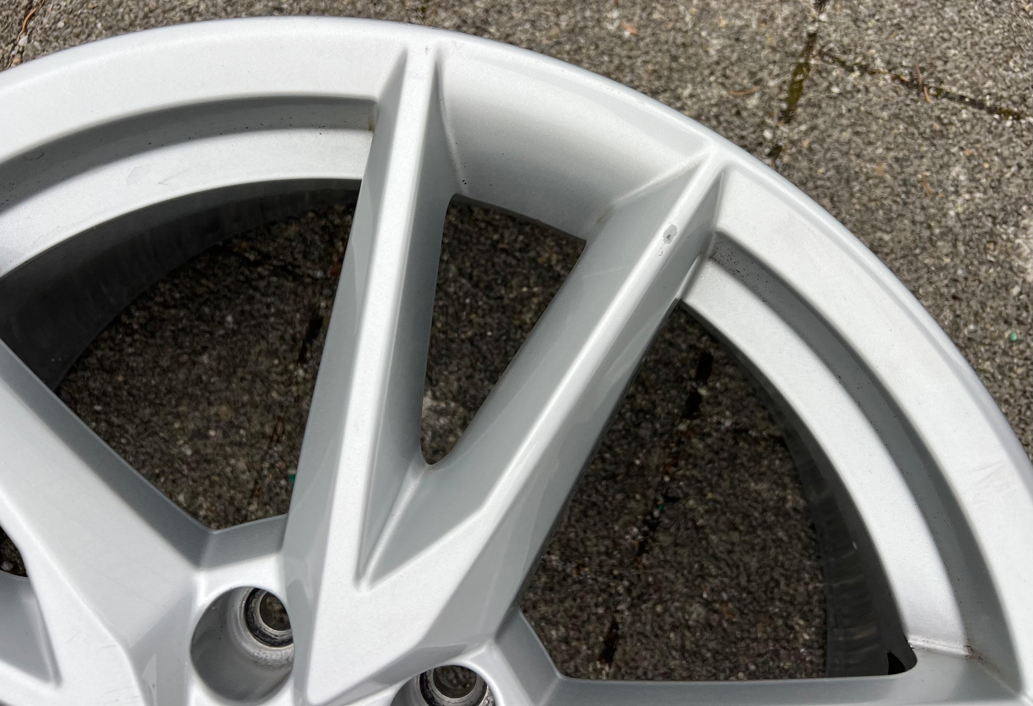 1 X LLANTA DE ALEACIÓN ORIGINAL DE 18" PARA AUDI Q2 GA GAB 81A601025F 7x18 ET45 ENVÍO GRATUITO
