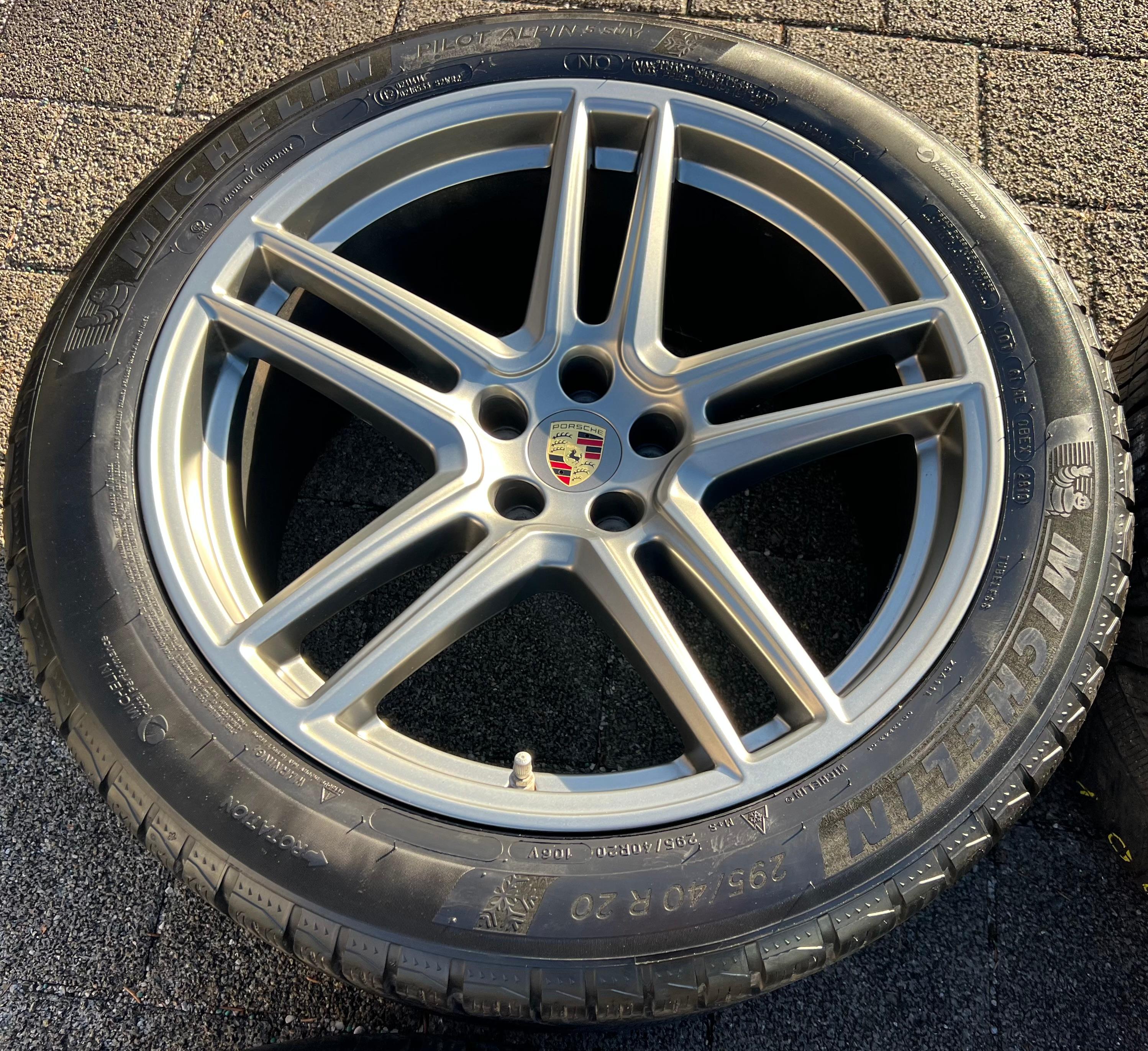 4 ORIGINELE 20" LICHTMETALEN WINTERWIELEN PORSCHE MACAN 265/45R20 104V 295/40R20 106V BANDENDRUKCONTROLESYSTEEM