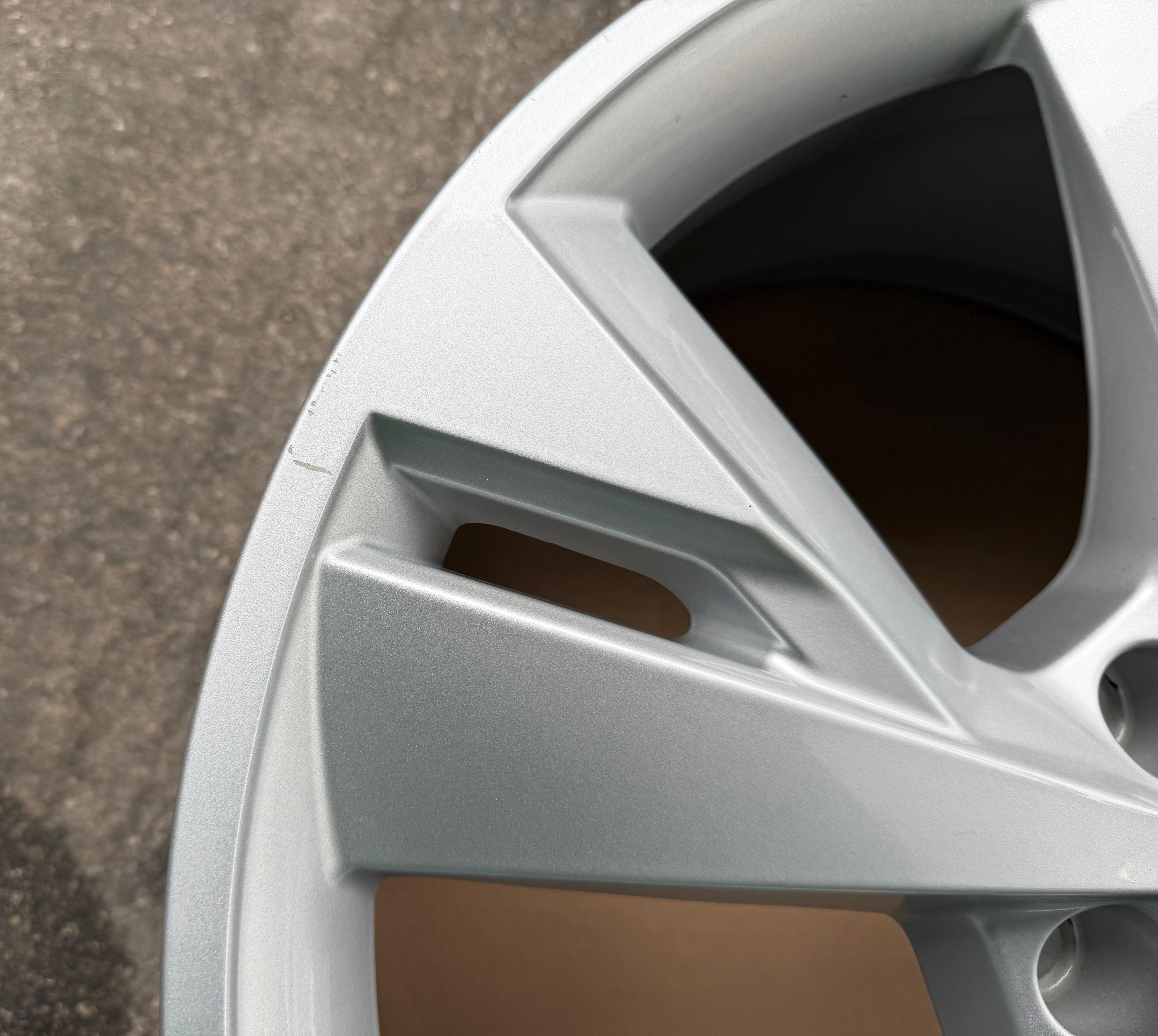 1 cerchio in lega originale da 20" per Audi Q4 e-tron, codice 89A601025L, 9x20 ET42, spedizione gratuita