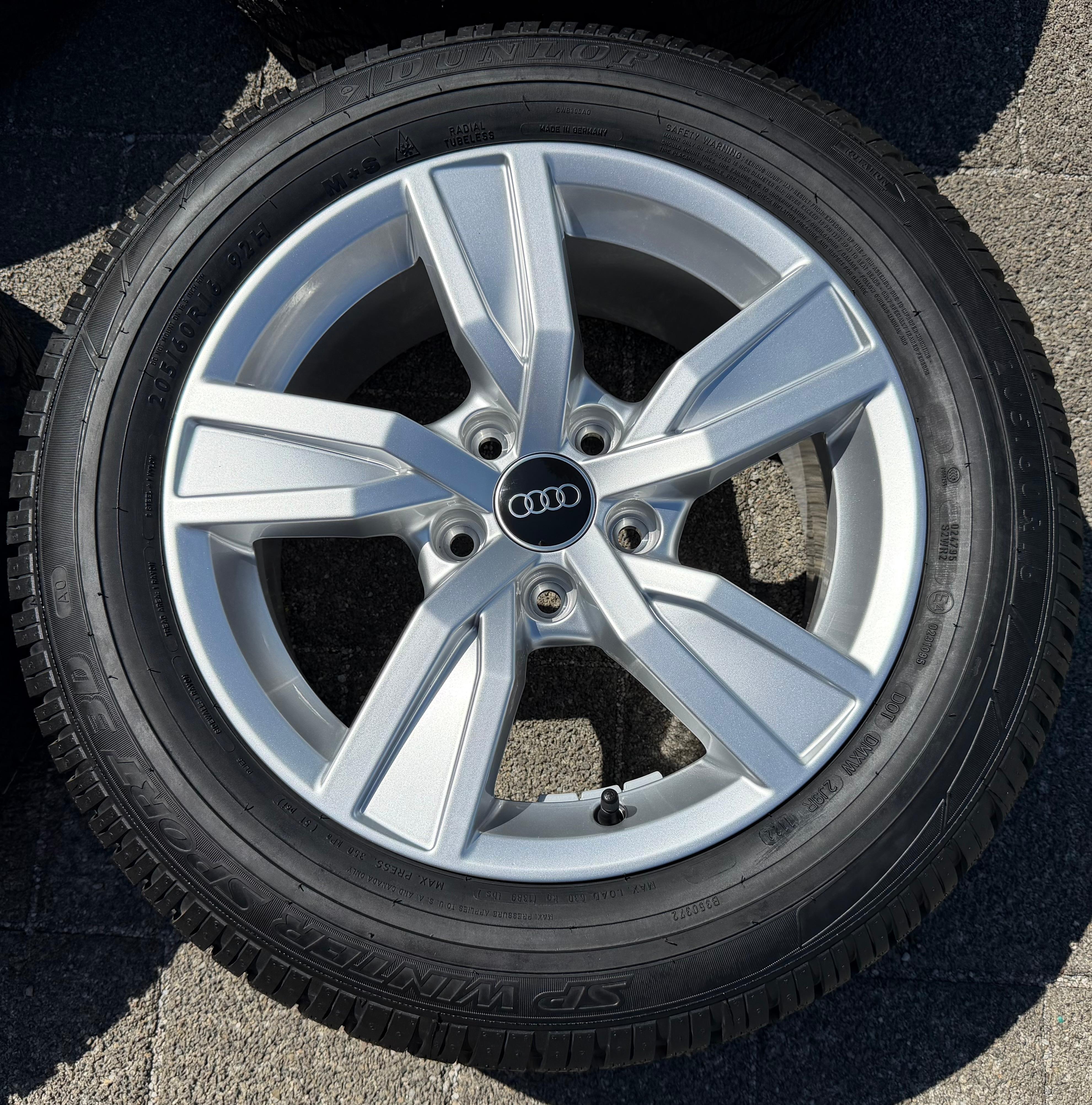 4 llantas de aluminio originales de invierno para Audi A4 8W B9 8W0601025A 205/60R16 92H Dunlop, NUEVAS