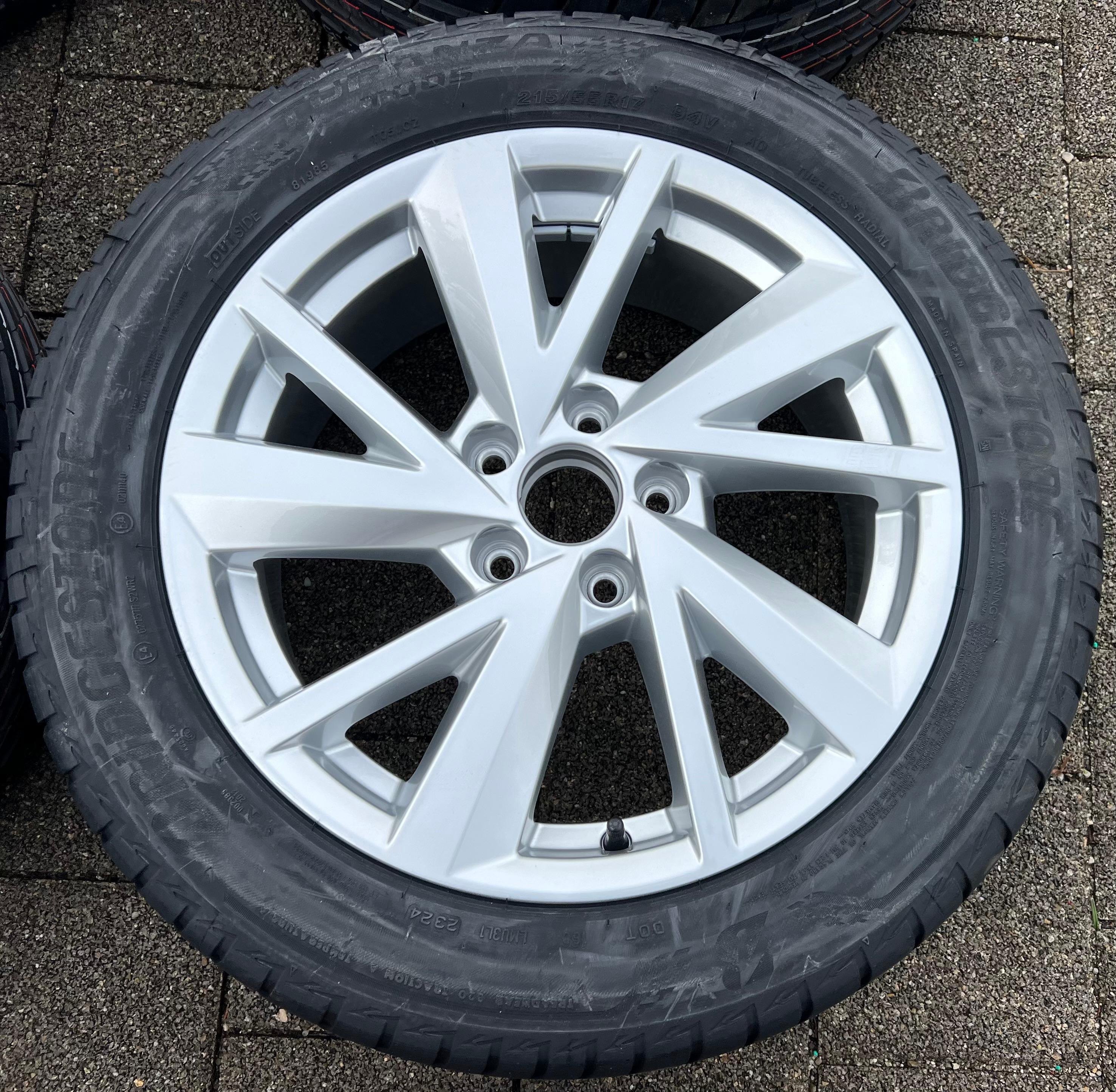 4 ORIGINAL 17" ALU SOMMERRÄDER AUDI Q2 215/55R17 94V BRIDGESTONE 2024 NEU FREIHAUS