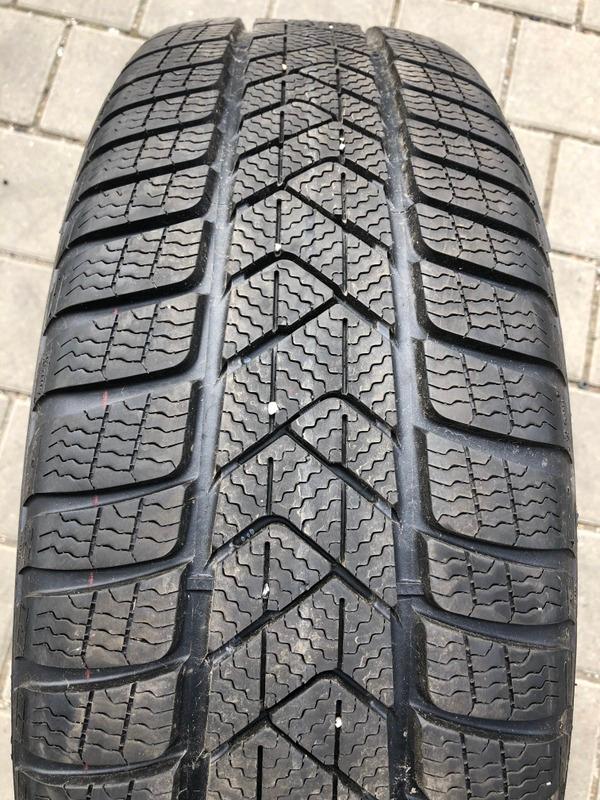 1 x 225/60R18 104H Winterreifen Pirelli Sottozero 3 Runflat 7,5-8mm 2021
