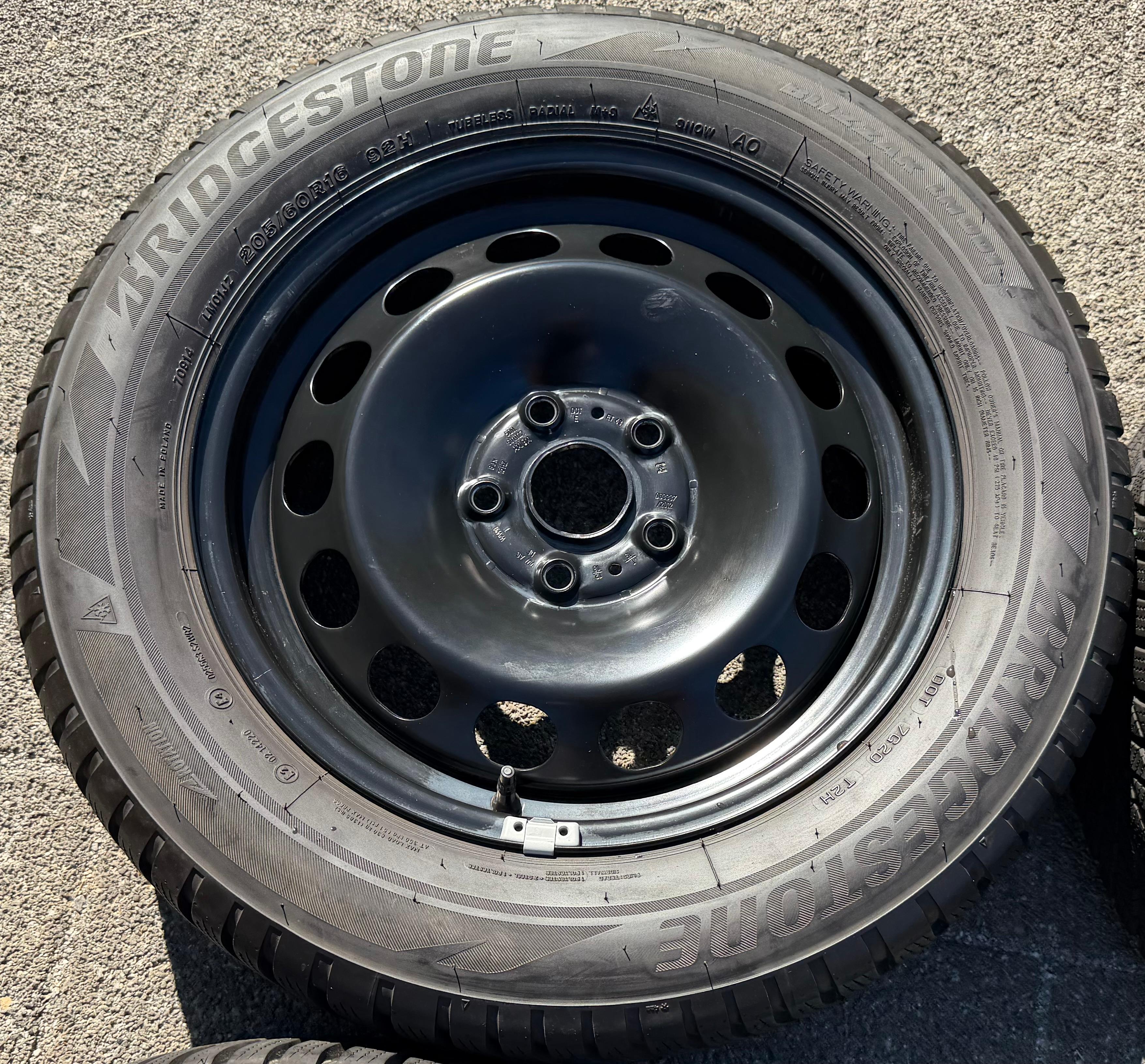 4 ruedas de invierno Audi Q2 GA VW T-Roc 205/60R16 92H Bridgestone 5Q0601027AM
