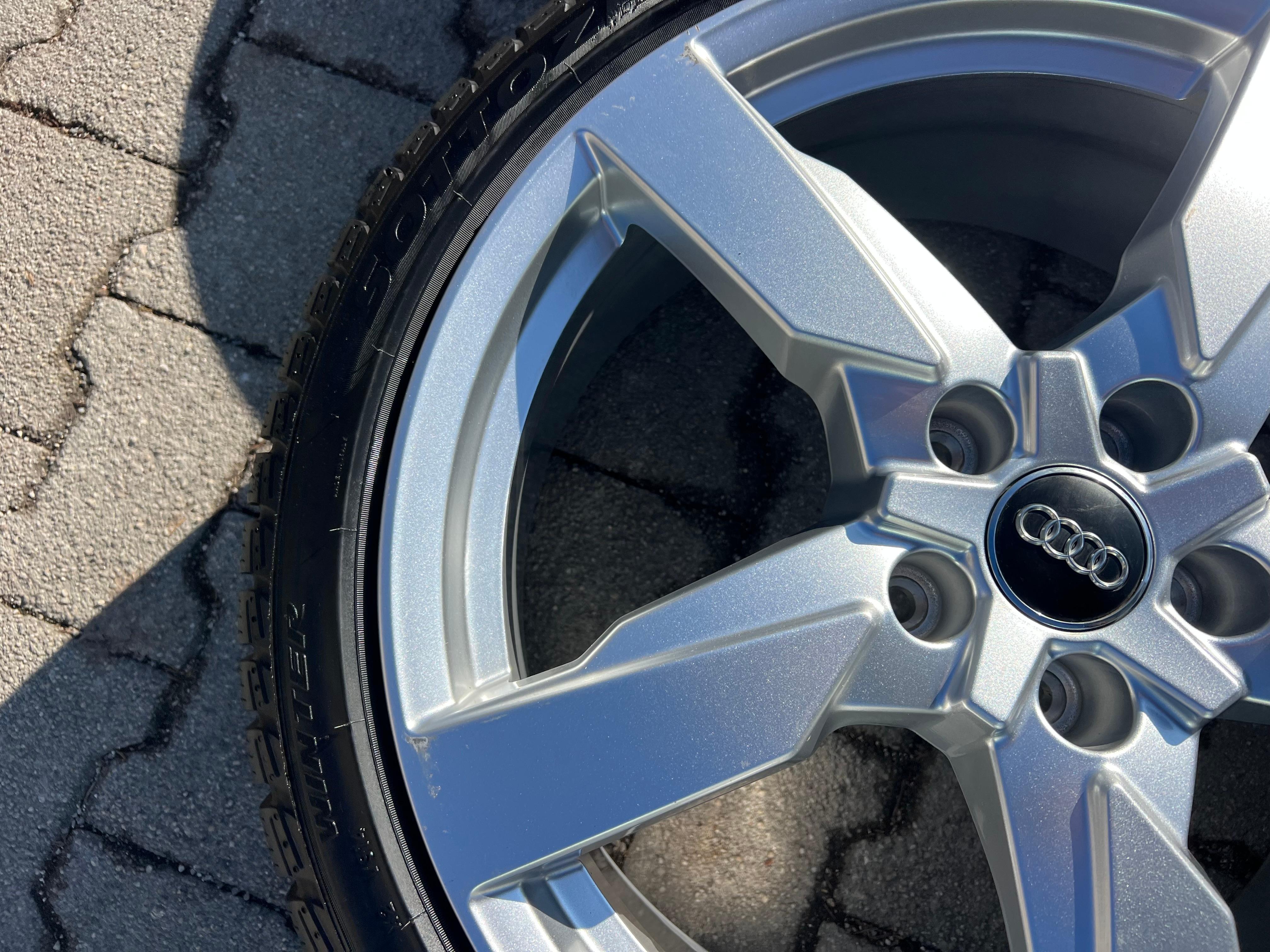 4 ORIGINAL 19" ALU WINTERRÄDER AUDI TT TTS 8S 8S0601025AG 225/40R19 93V PIRELLI