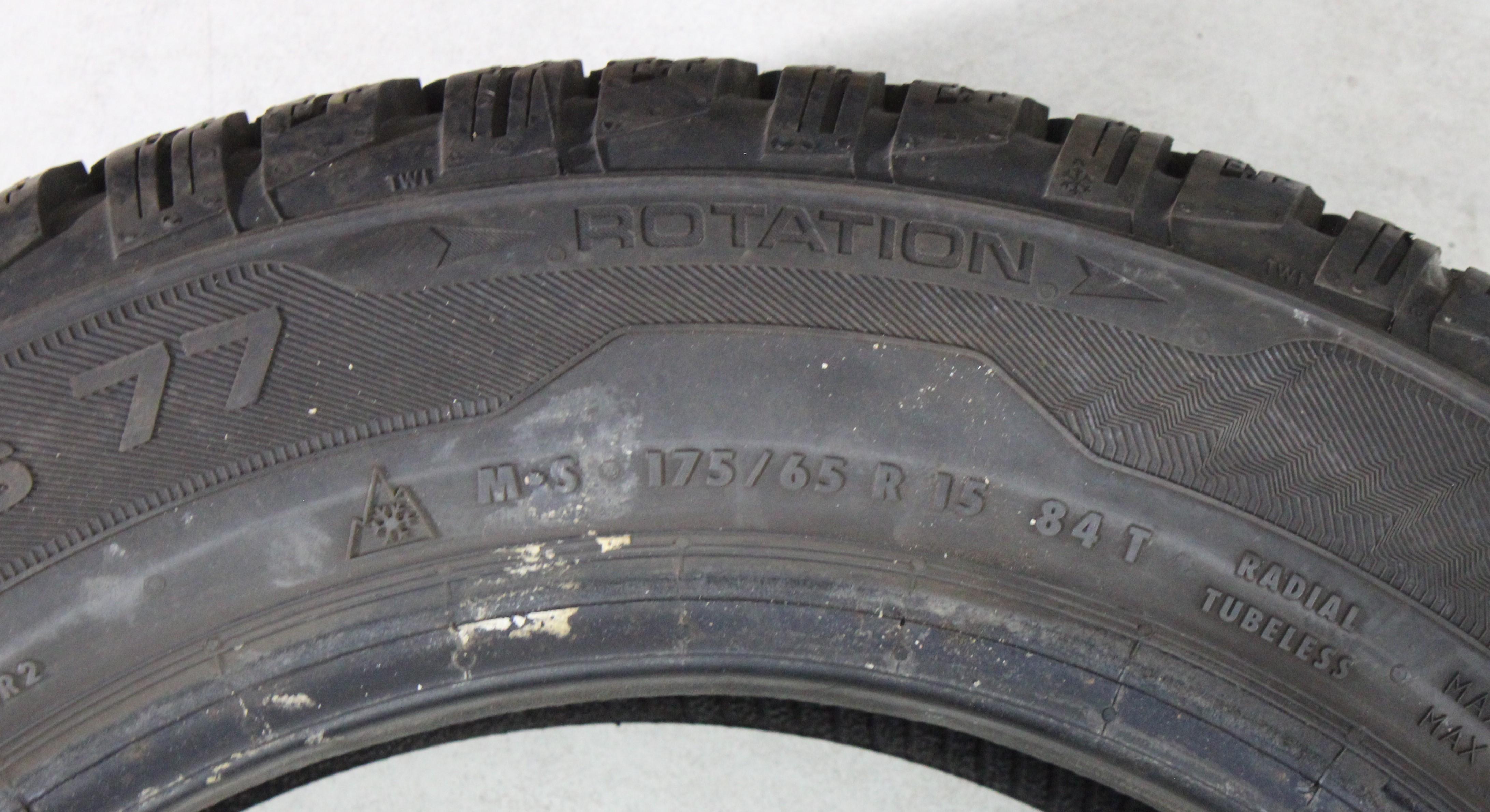 4 x 175/65R15 84T Winterreifen Uniroyal MS Plus 77 2x7mm/2x7,5-8mm 2015