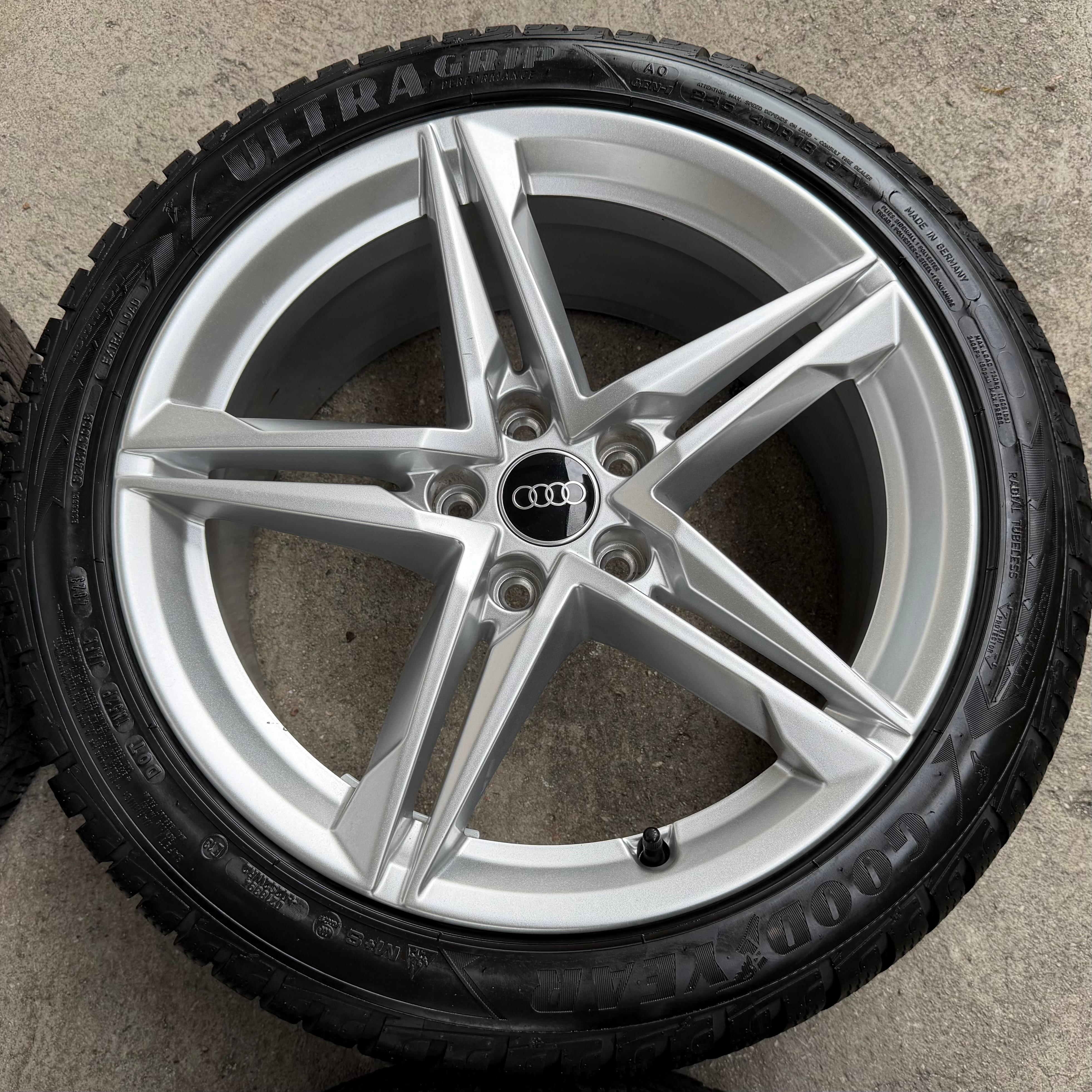 4 Original 18" Alu Winterräder Audi A4 S4 8W B9 8W0601025HM 245/40R18 97V 2023