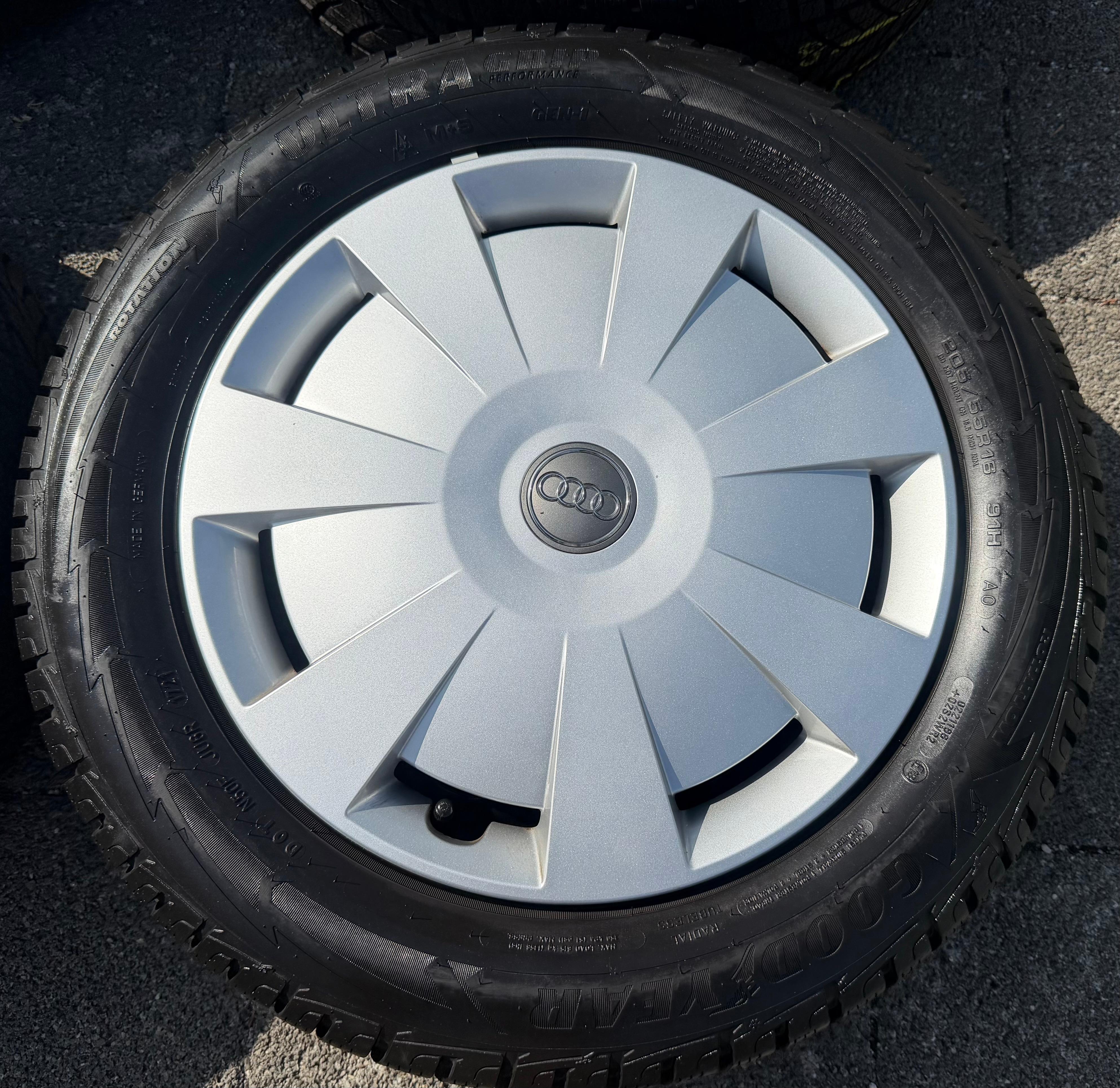 4 Winterräder Audi A3 8V Sportback Cabrio  205/55R16 91H Goodyear 8V0601027A 2021