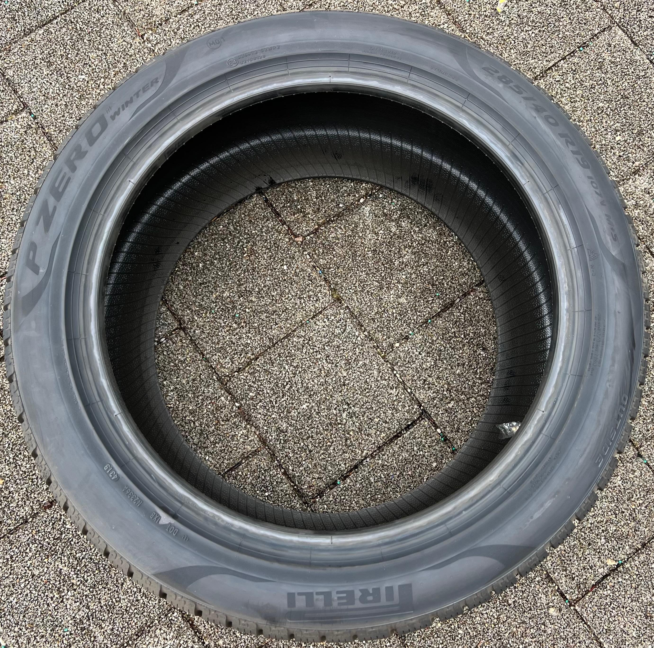 2 x 285/40R19 107V Winterreifen Pirelli Pzero Winter MO NEU 2019