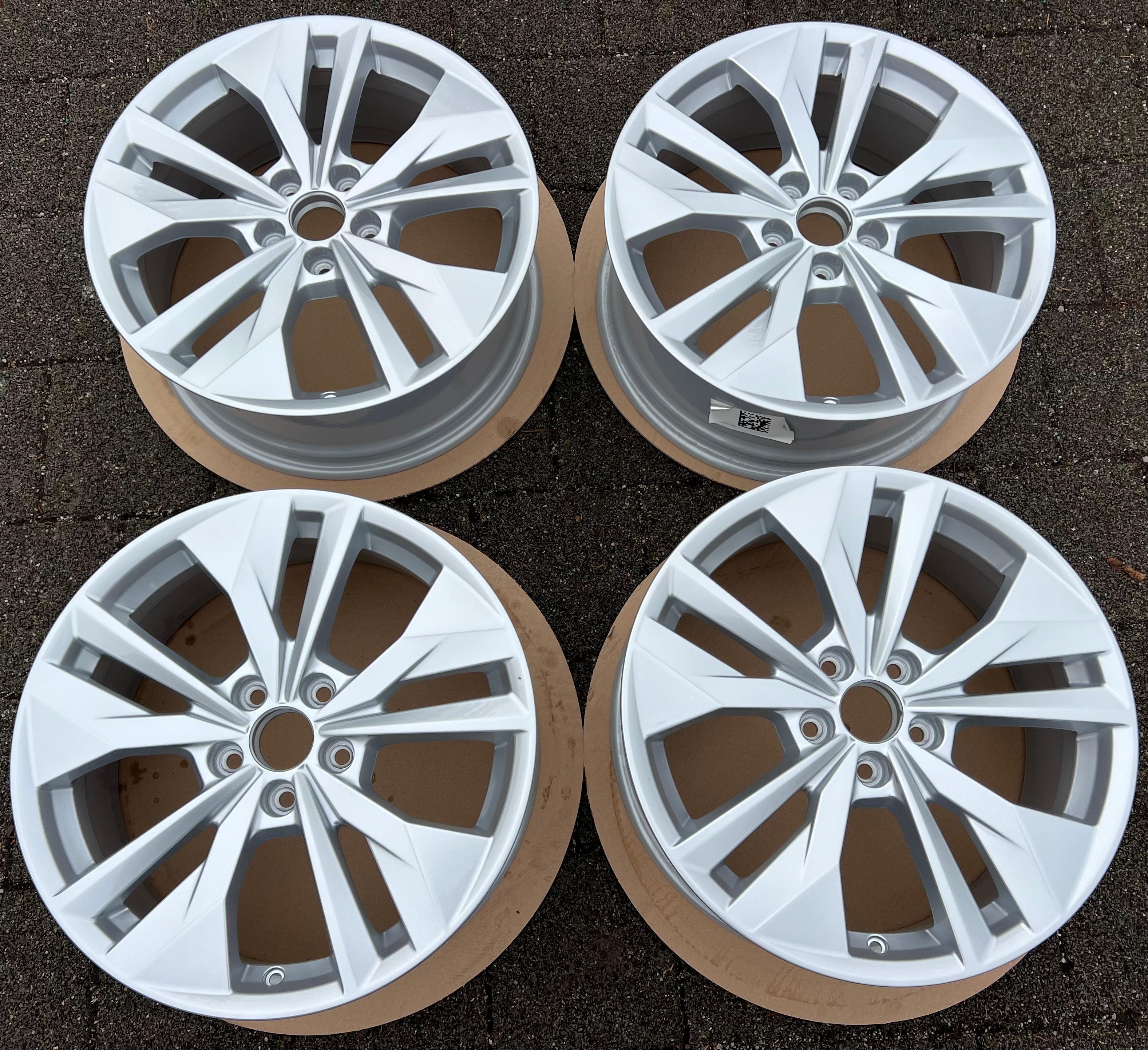 4 ORIGINAL 18" ALUFELGEN AUDI A3 S3 8Y 8Y0601025AC 7,5x18 ET42 NEU FREIHAUS