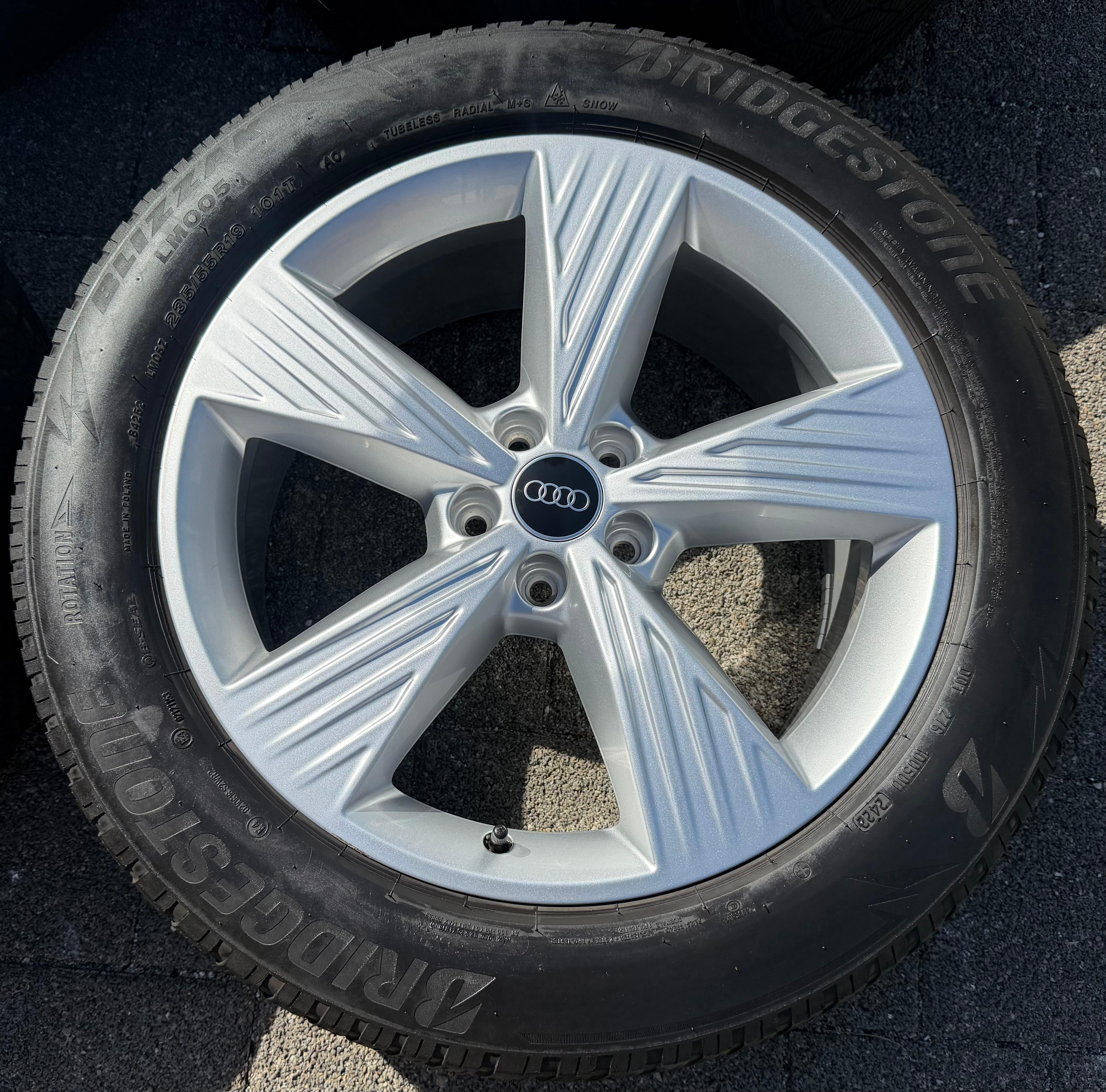 4 CERCHI IN LEGA ORIGINALI DA 19" PER AUDI Q4 E-TRON 89A601025B 8x19 ET45, SPEDIZIONE GRATUITA