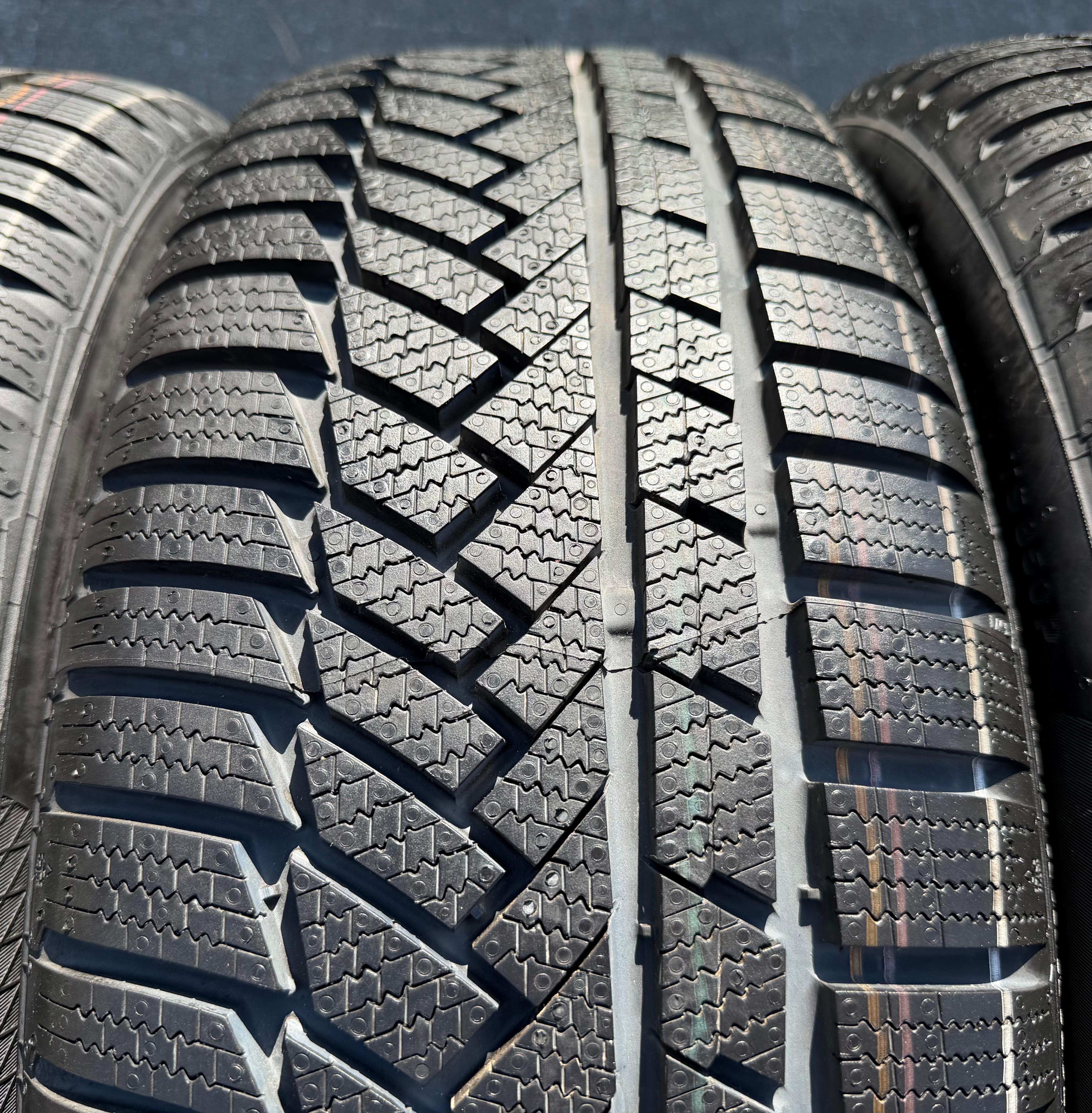 4 Original 19" Alu Winterräder Audi Q3 F3B 83A 83A601025N 235/50R19 99V Continental 2023
