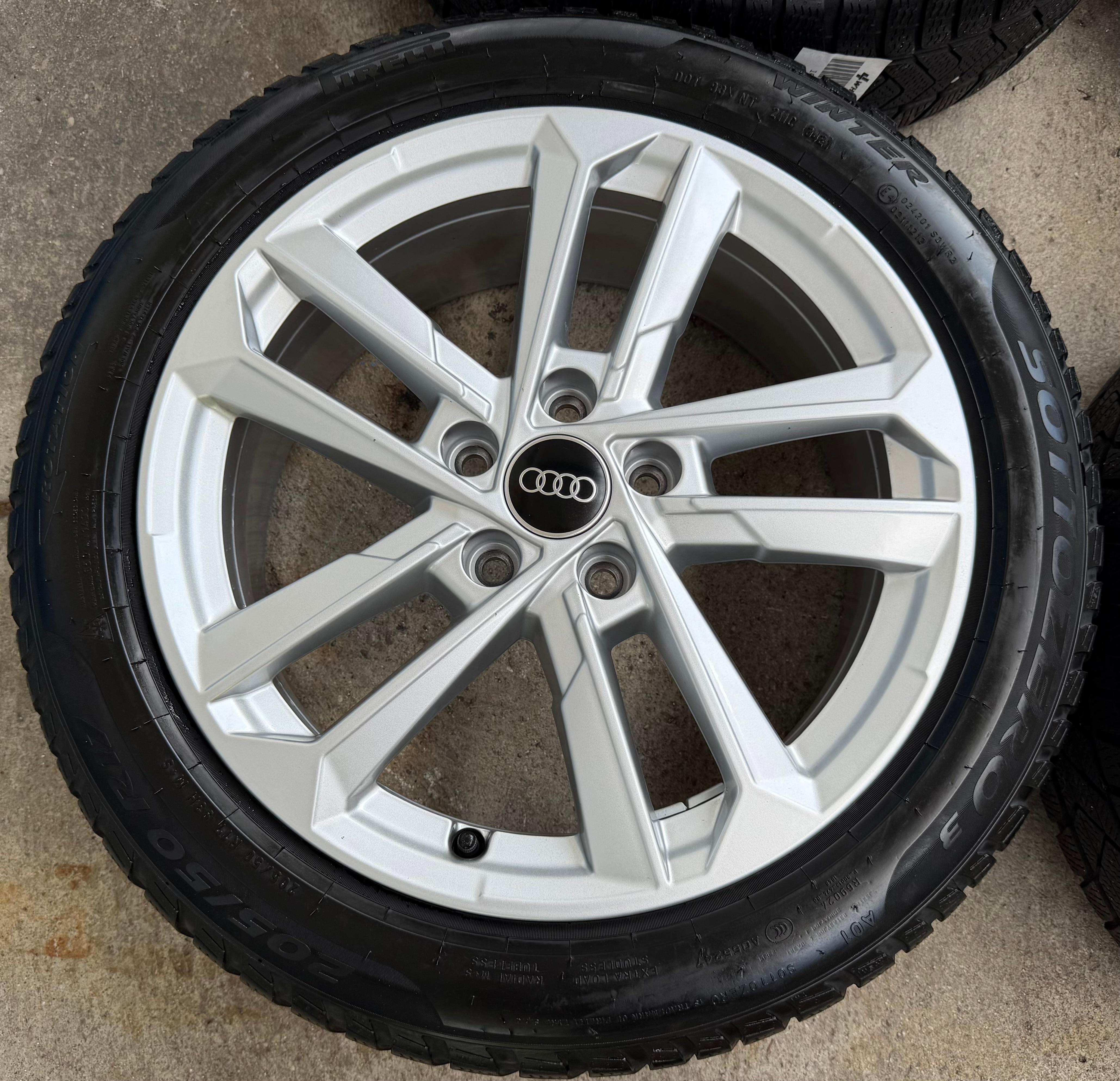 4 Original 17" Alu Winterräder Audi A3 S3 8Y 8Y0601025L 205/50R17 93H Pirelli