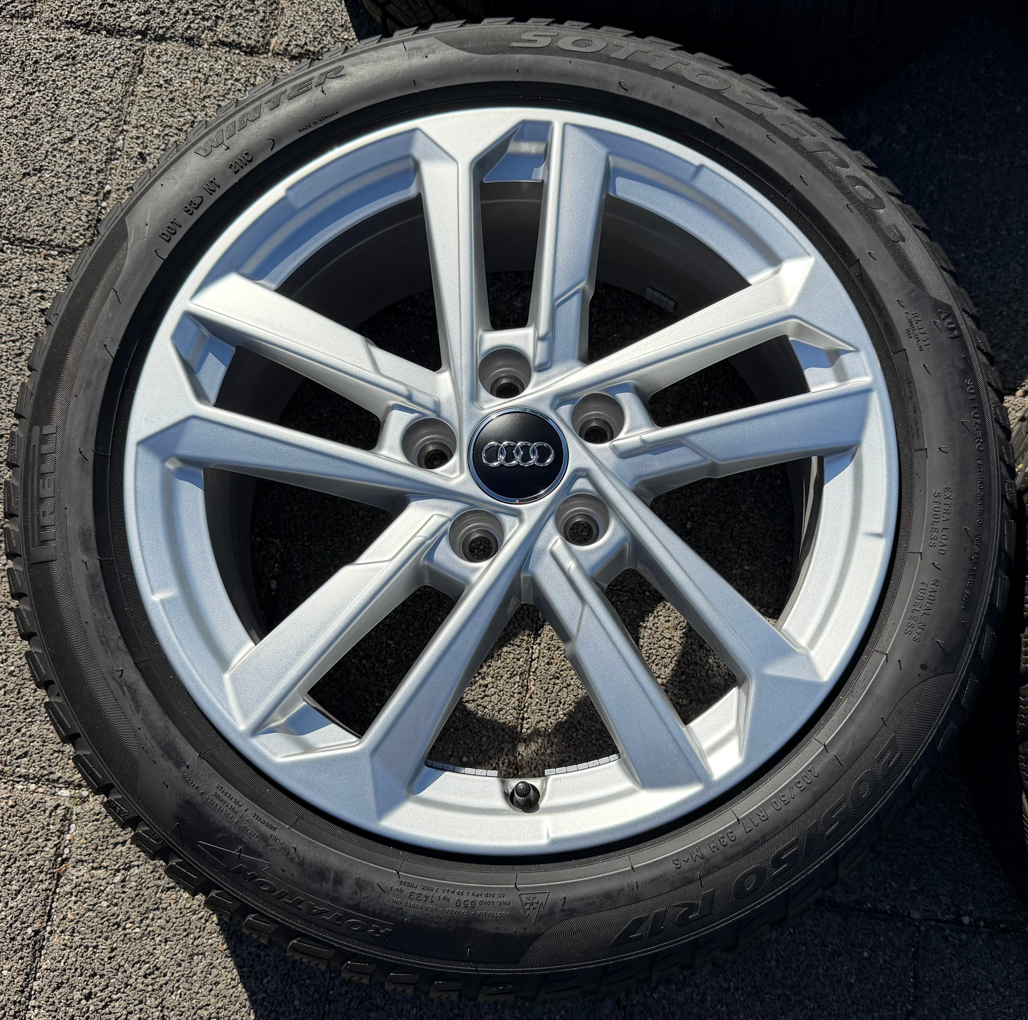 4 Original 17" Alu Winterräder Audi A3 S3 8Y 8Y0601025L 205/50R17 93H Pirelli