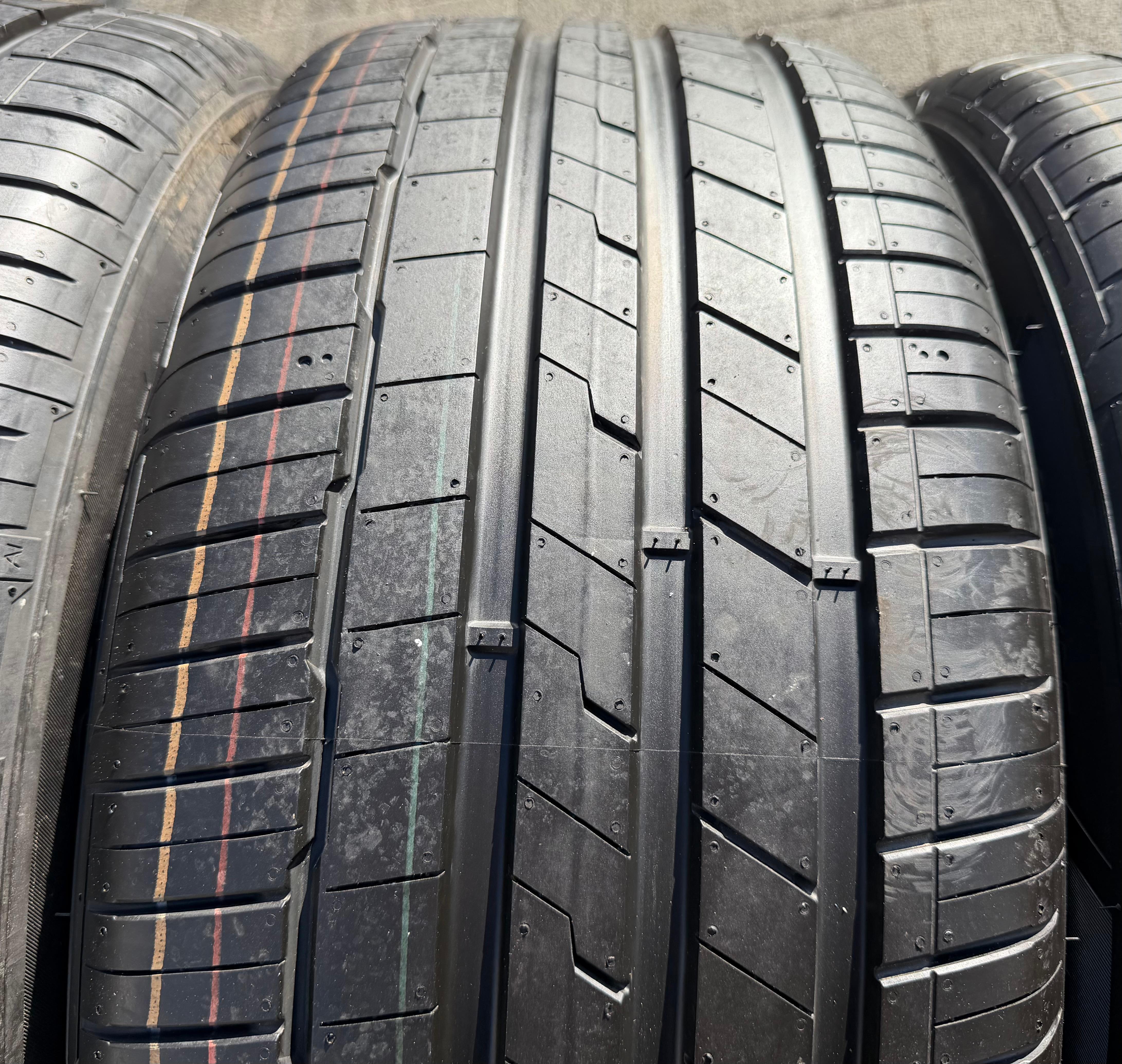 4 ruote estive in lega originali da 19" Audi Q8 4M 265/55R19 113H 4M8601025 Hankook