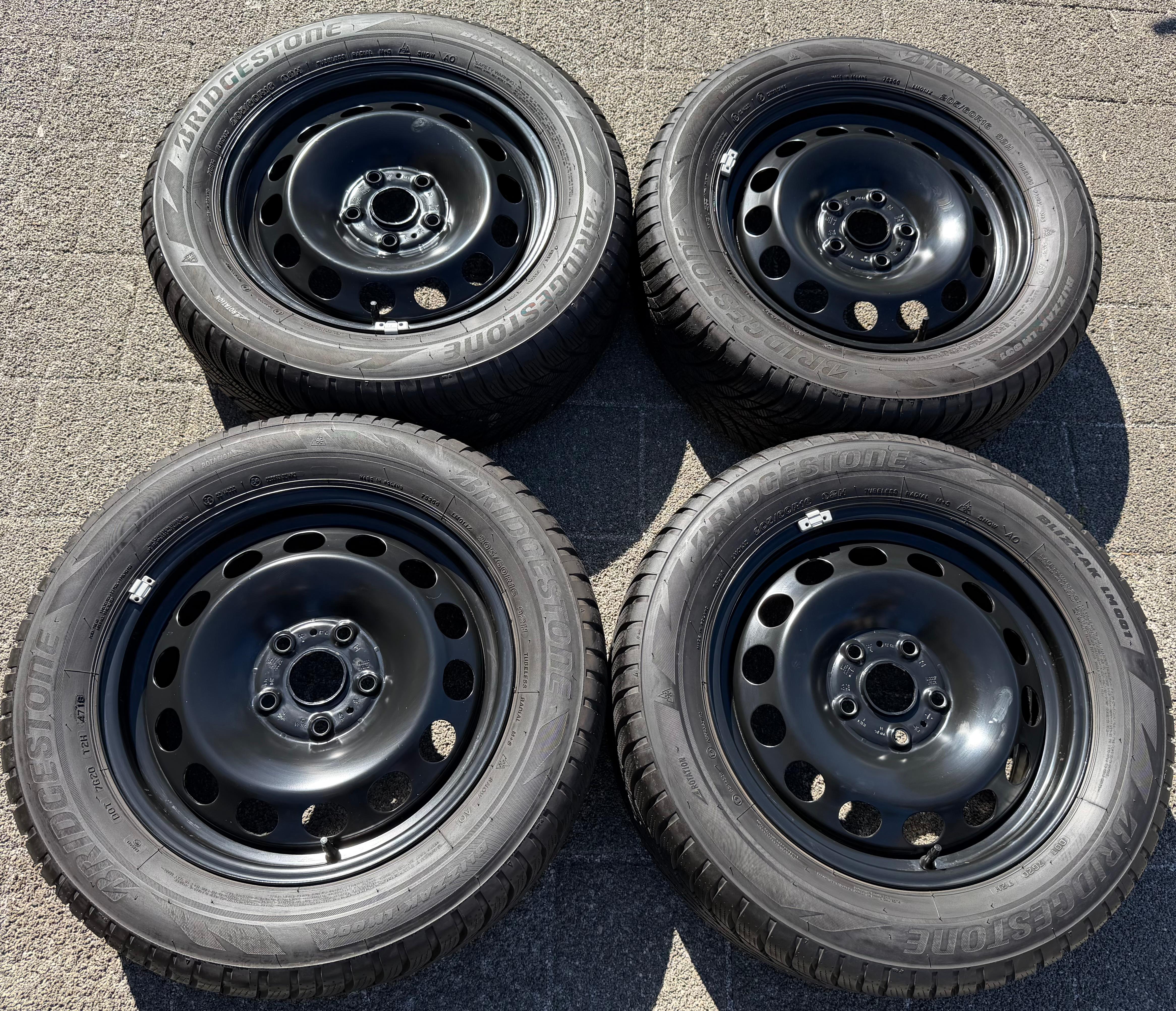 4 ruedas de invierno Audi Q2 GA VW T-Roc 205/60R16 92H Bridgestone 5Q0601027AM