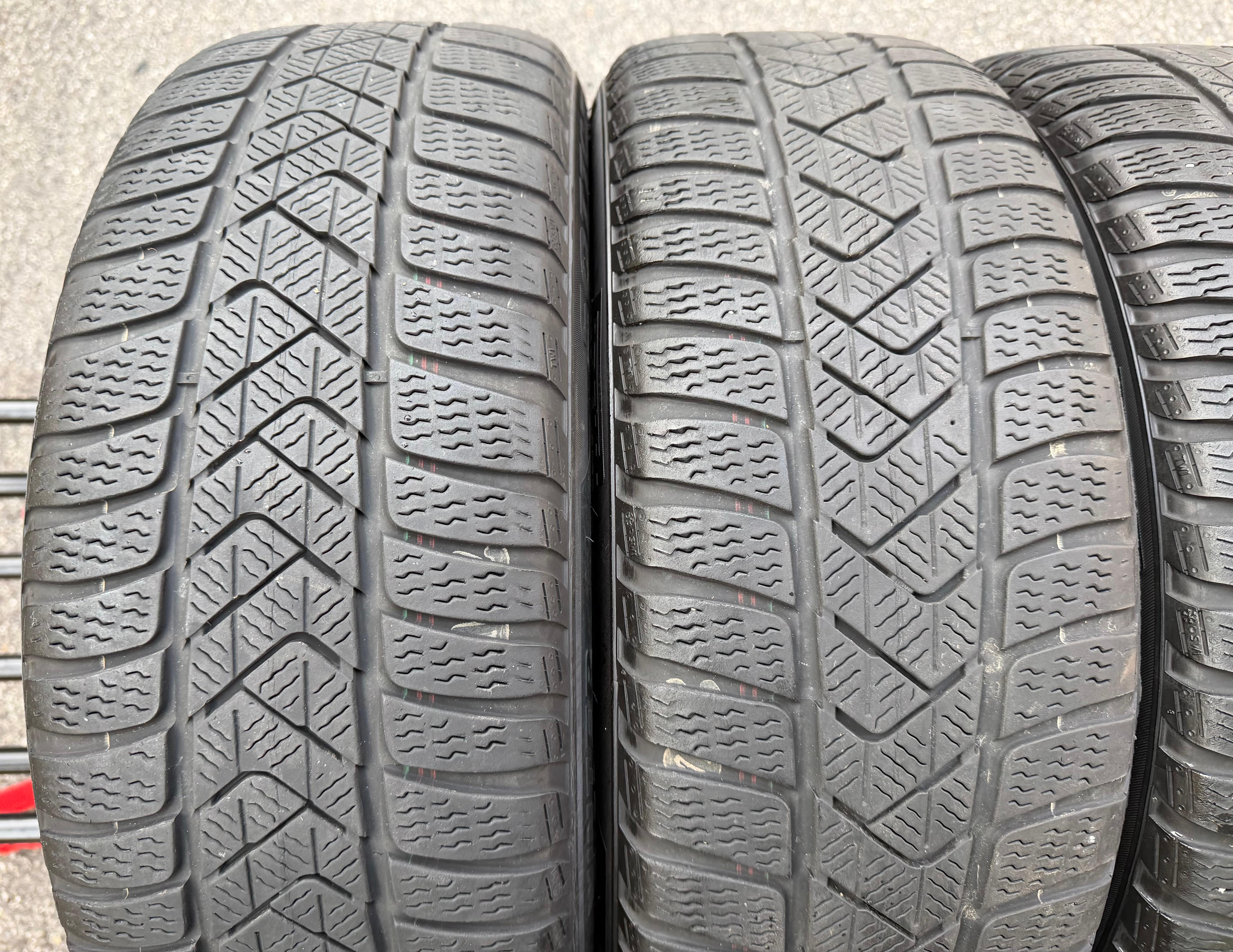 4 ruote complete in lega originali da 17" invernali Audi A3 S3 8Y 8Y0601025L 205/50R17 93H Pirelli 2022