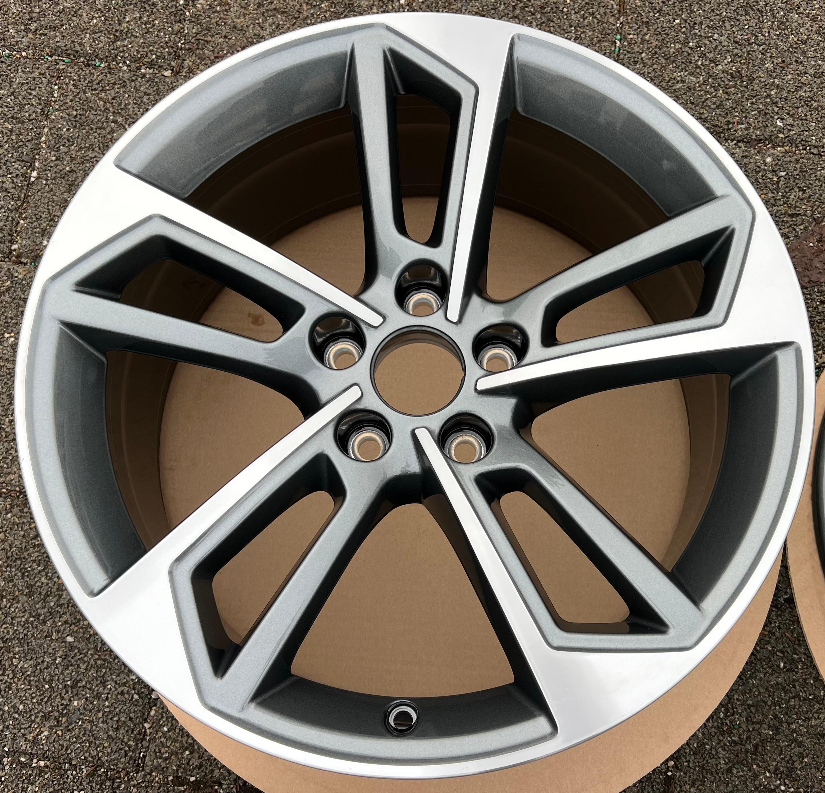 4 JANTES EN ALUMINIUM D’ORIGINE 18" POUR AUDI A4 8W 8W0601025DL 8x18 ET40