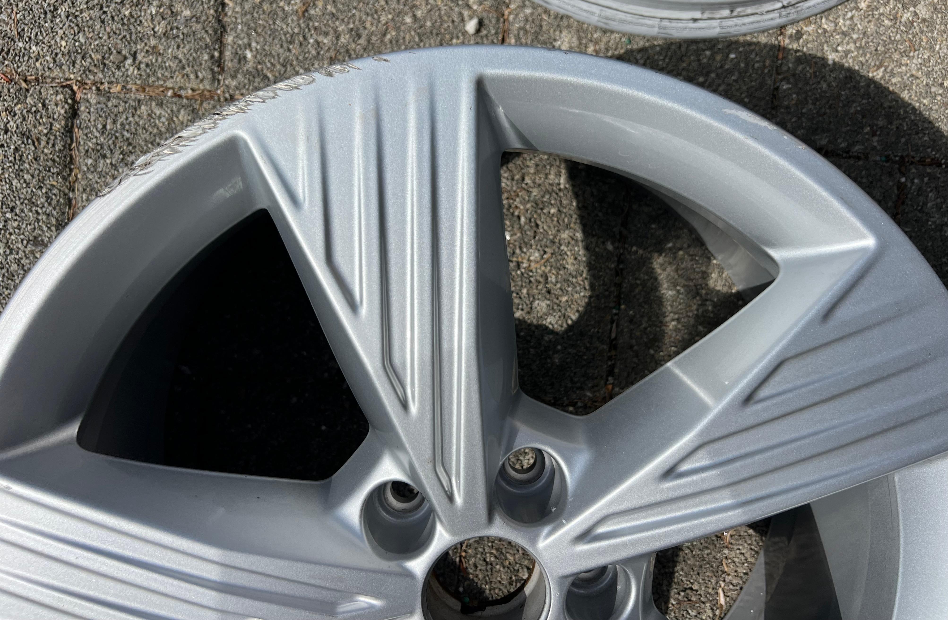 1 cerchio in lega originale da 19" per Audi Q4 e-tron, codice 89A601025B, 8x19 ET45, spedizione gratuita