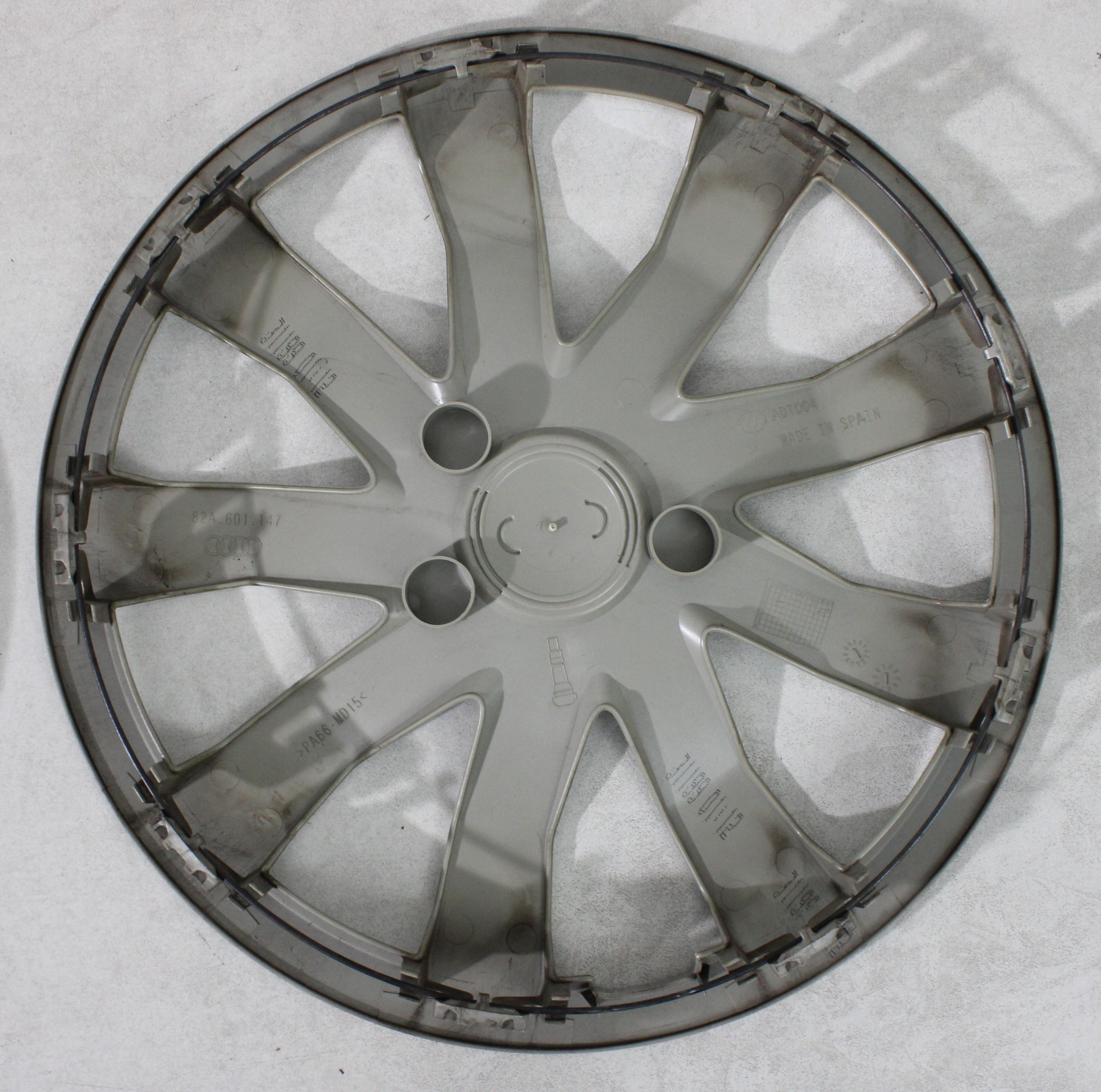 4 ORIGINAL 15" RADKAPPEN RADZIERBLENDEN AUDI A1 GB 82A601147 15 ZOLL
