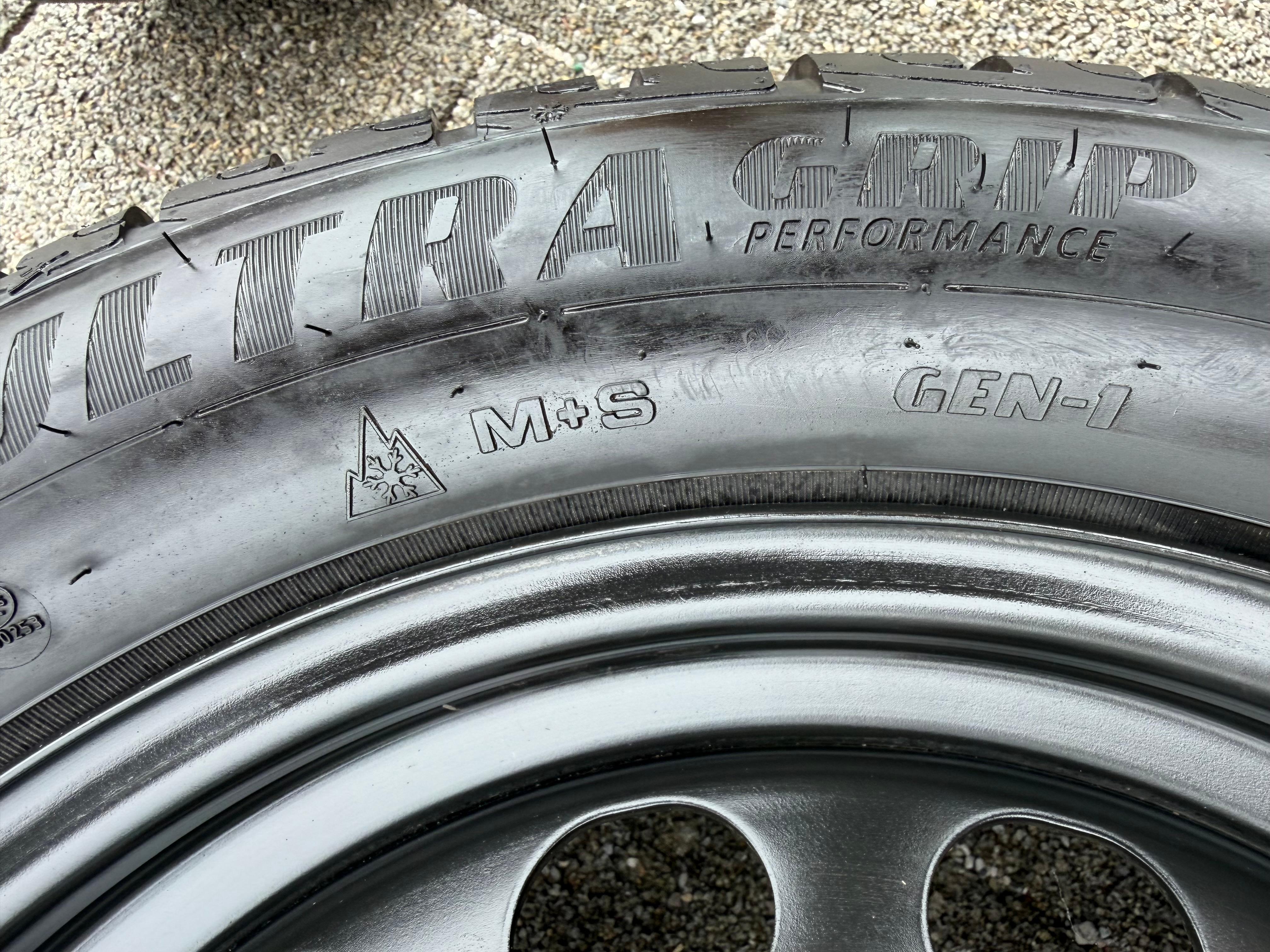 4 Winterräder Audi A3 8V Sportback Cabrio  205/55R16 91H Goodyear 8V0601027A