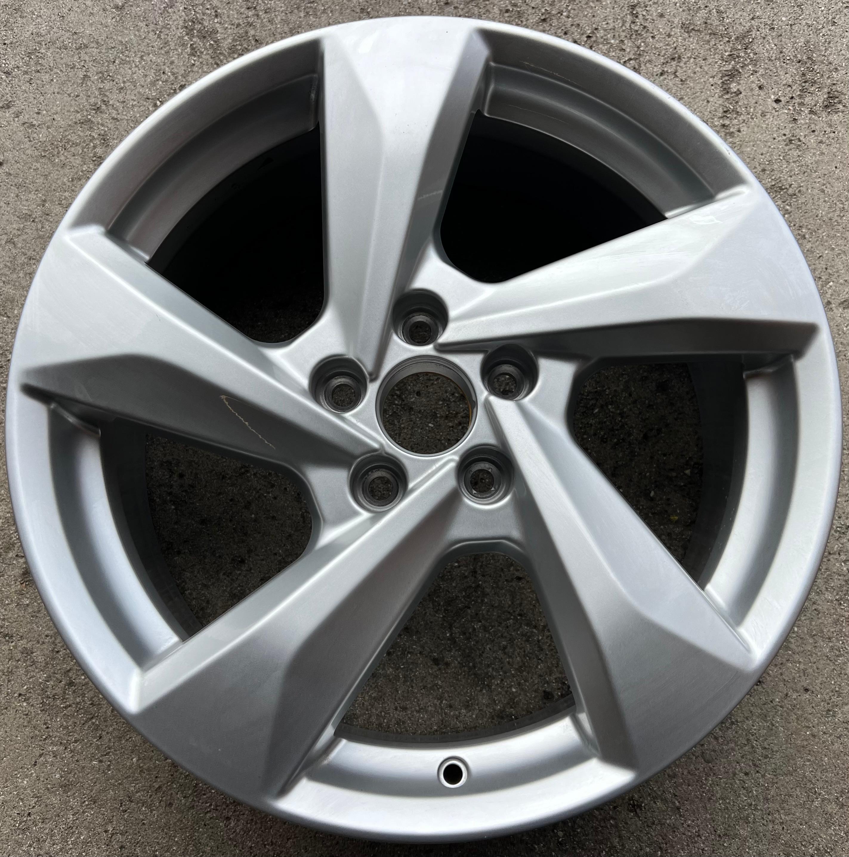1 X ORIGINAL 18" ALUFELGE AUDI Q3 F3 83A601025H 7x18 ET43 FELGE FREIHAUS