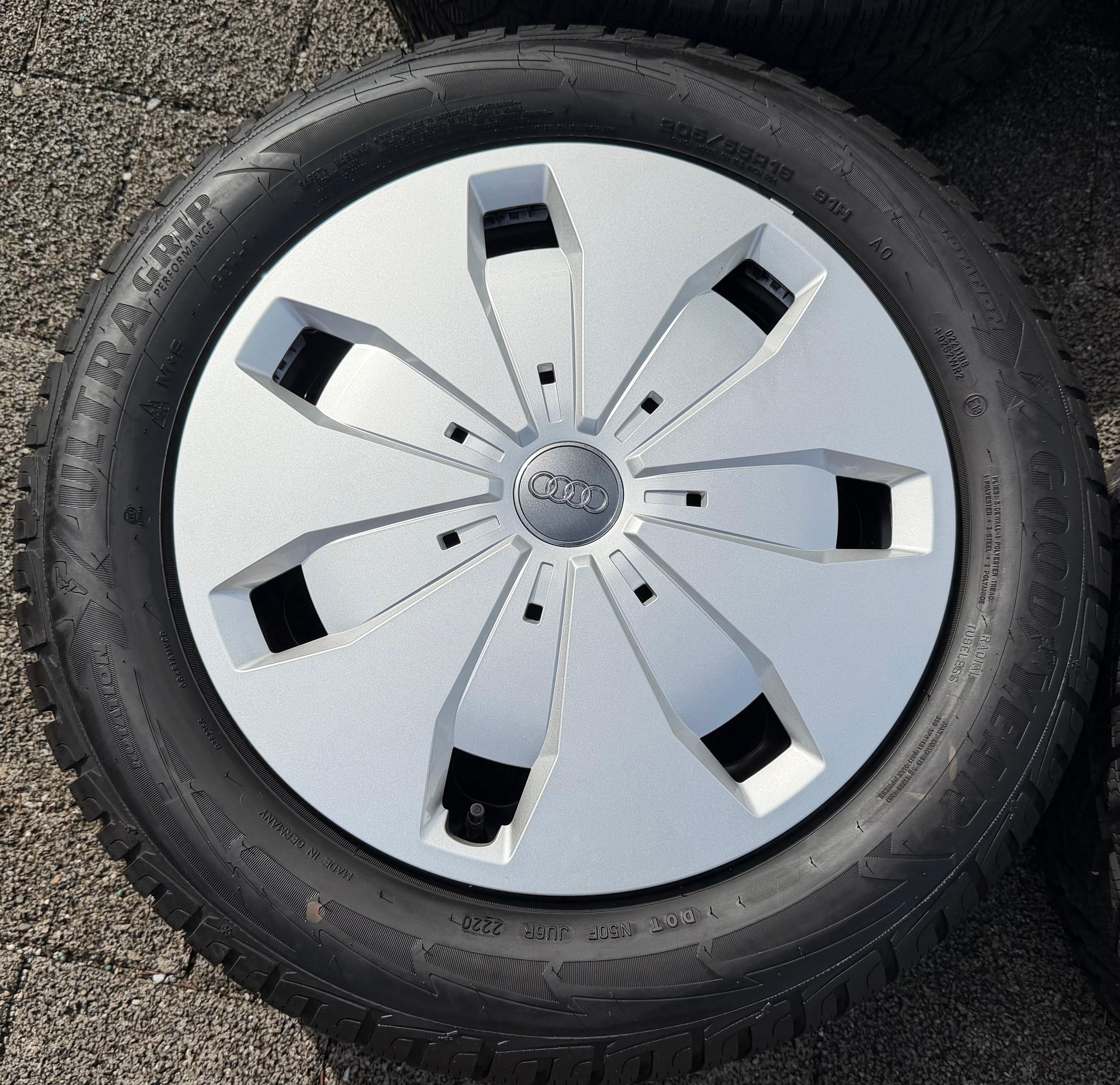 4 Winterräder Audi A3 8V Sportback Cabrio  205/55R16 91H Goodyear 8V0601027A