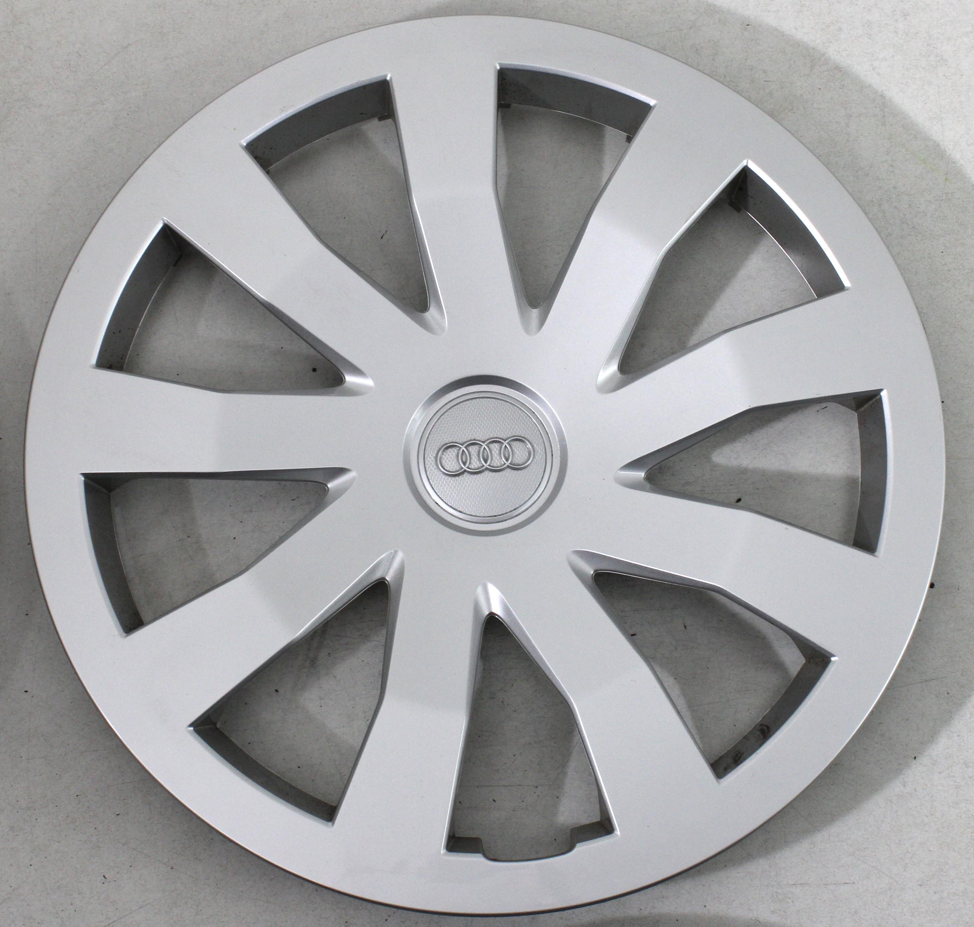 4 TAPACUBOS EMBELLECEDORES DE RUEDA ORIGINALES DE 15" AUDI A1 GB 82A601147 15 PULGADAS