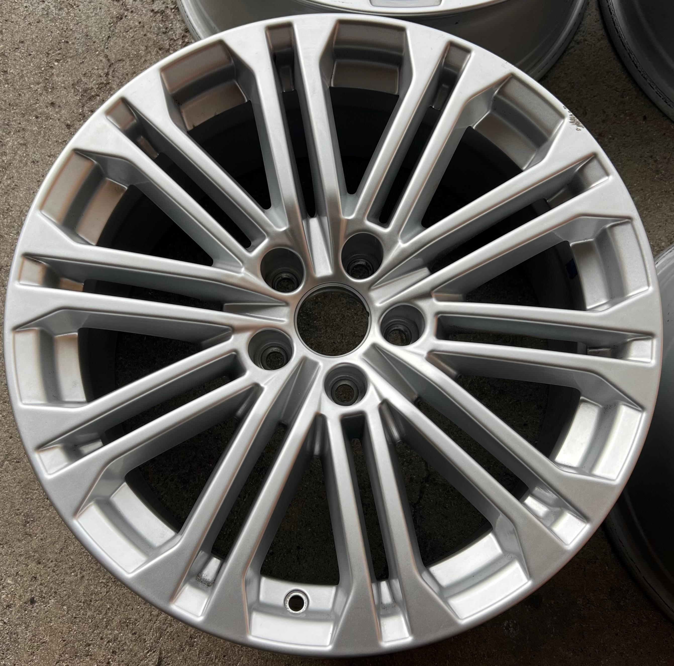 4 ORIGINAL 18" ALUFELGEN AUDI A5 S5 F9 8W 8W0601025EE 8x18 ET31 FREIHAUS