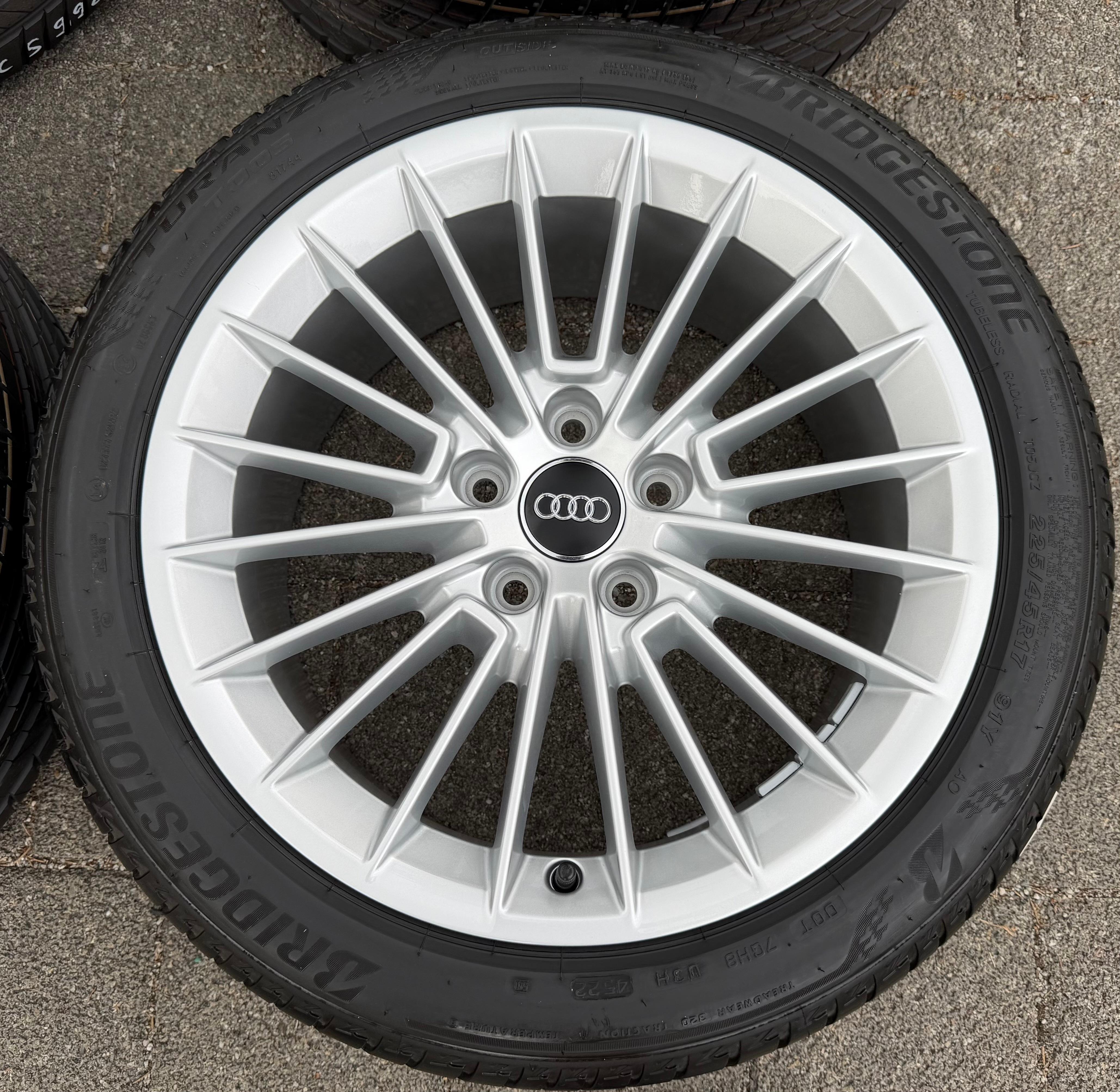 4 jantes d'origine en aluminium Sommer de 17 pouces pour Audi A3, référence GY 8Y0601025B, pneus 225/45R17 91Y, année 2022, NEUVES